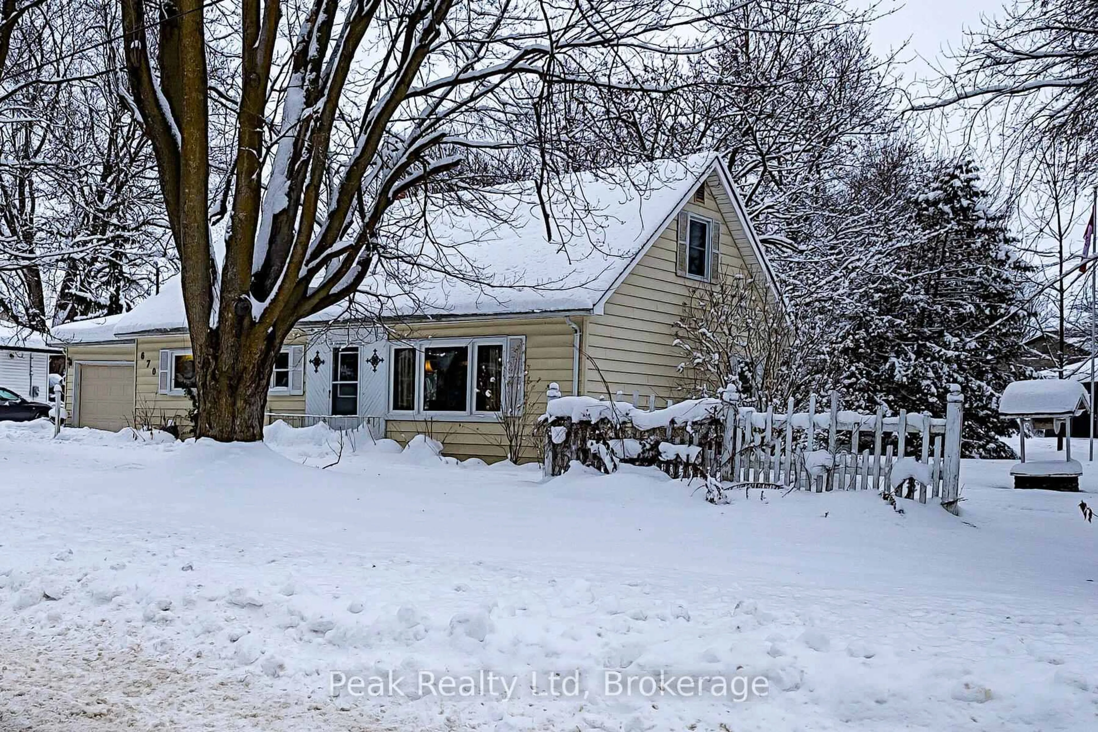 A pic from outside/outdoor area/front of a property/back of a property/a pic from drone, street for 670 Elm Ave, North Perth Ontario N4W 3G2
