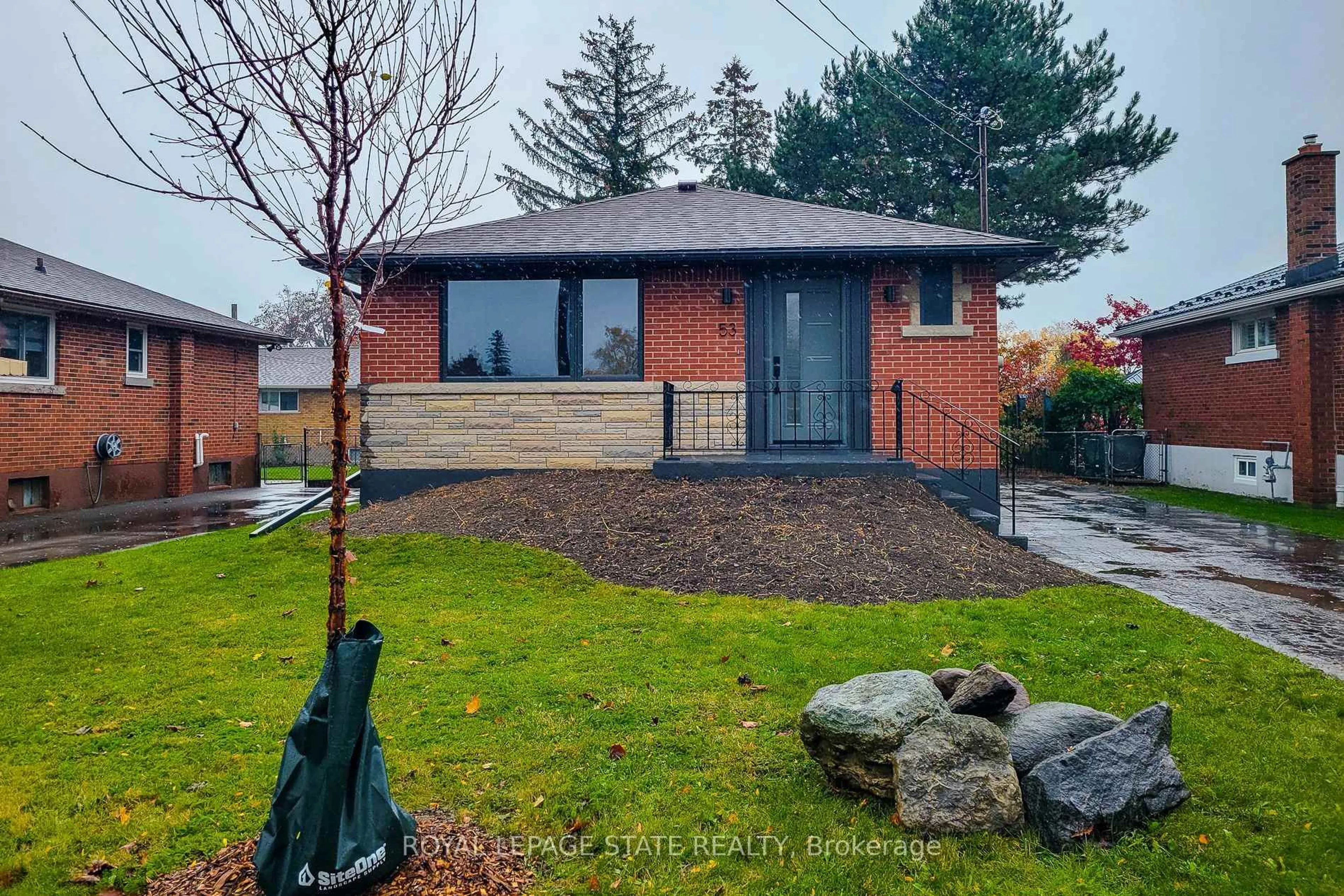 Home with brick exterior material, street for 53 Winchester Blvd, Hamilton Ontario L8T 2M7