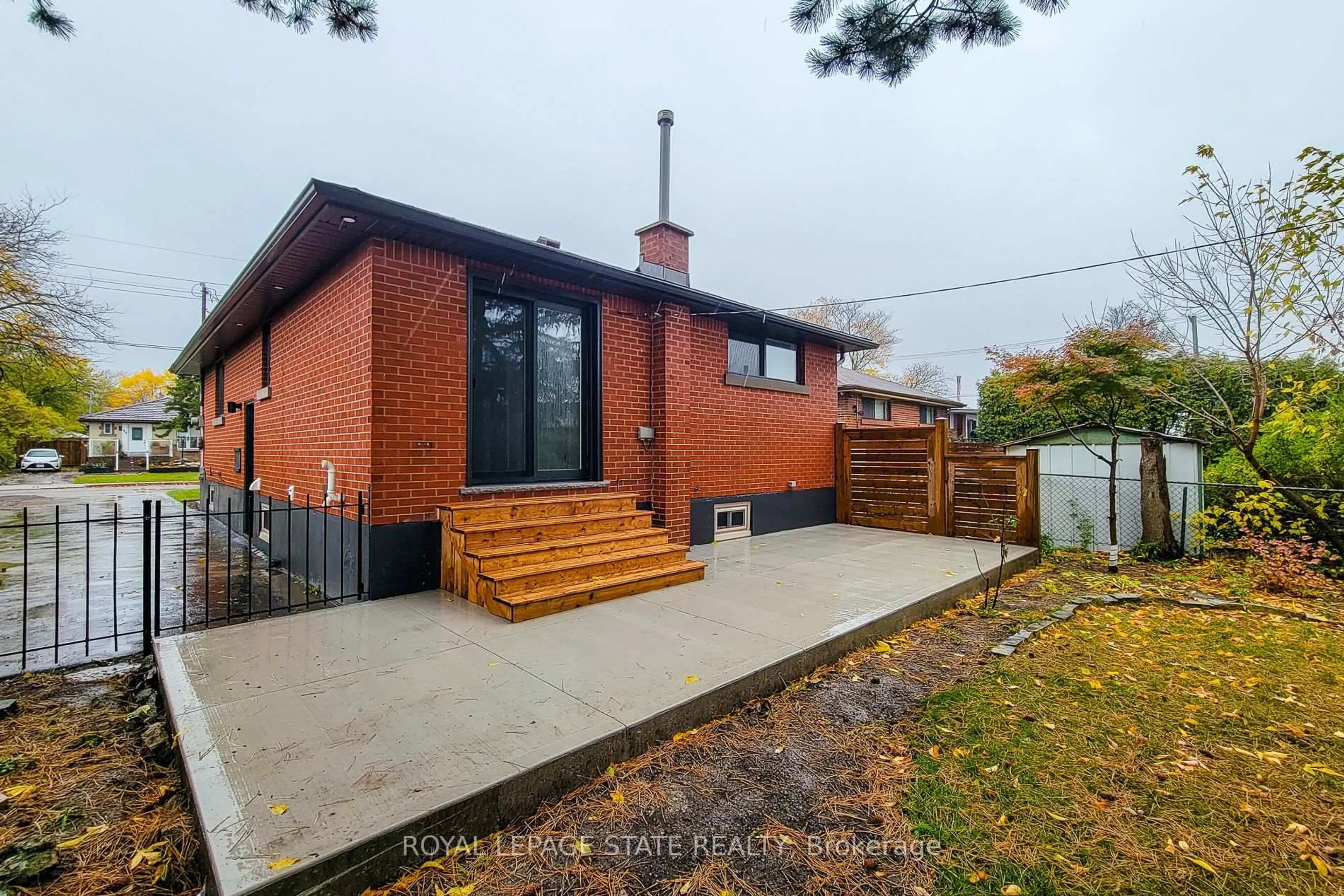 Home with brick exterior material, street for 53 Winchester Blvd, Hamilton Ontario L8T 2M7