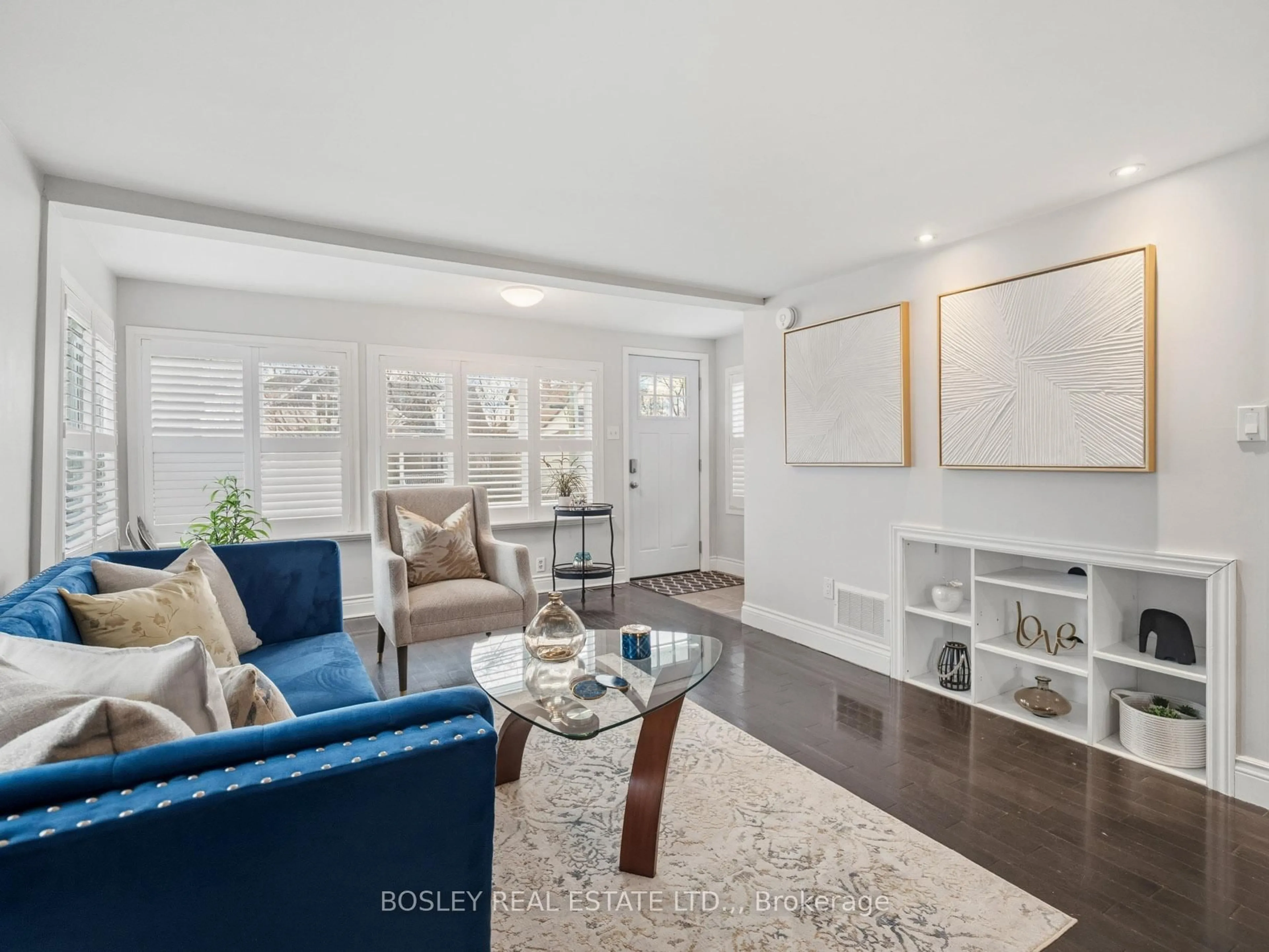 Living room with furniture, unknown for 18 Michigan Ave, St. Catharines Ontario L2N 4G8