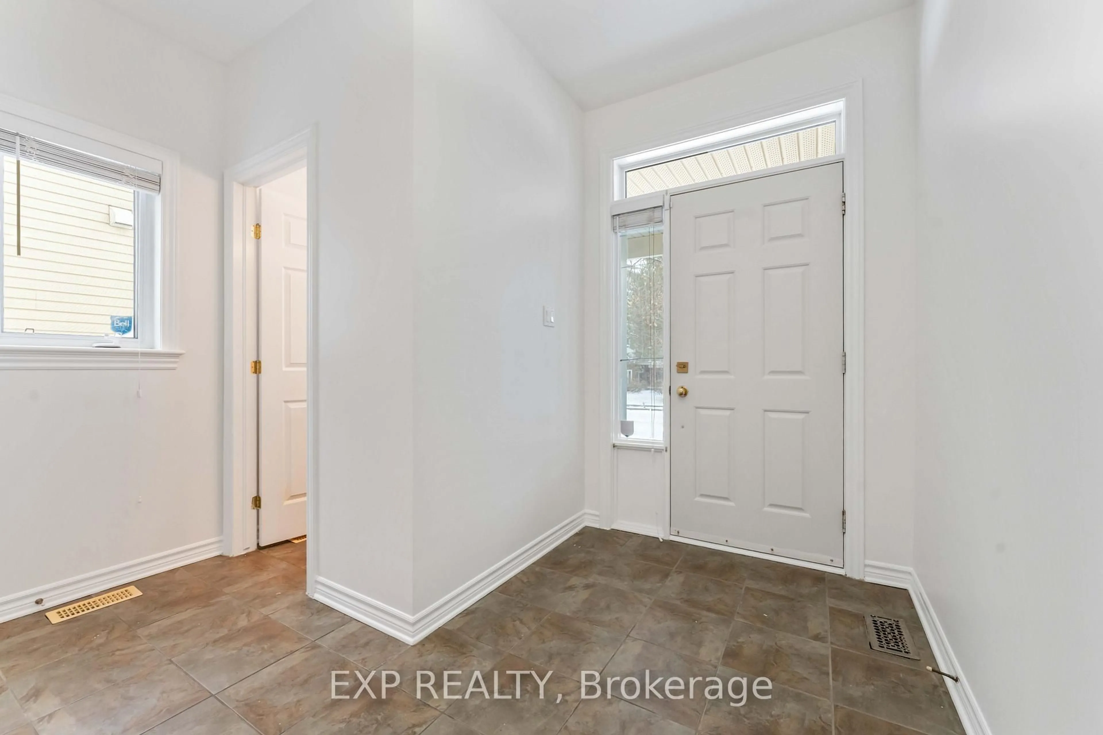 Indoor entryway for 119 Anfield Cres, Barrhaven Ontario K2G 7B7