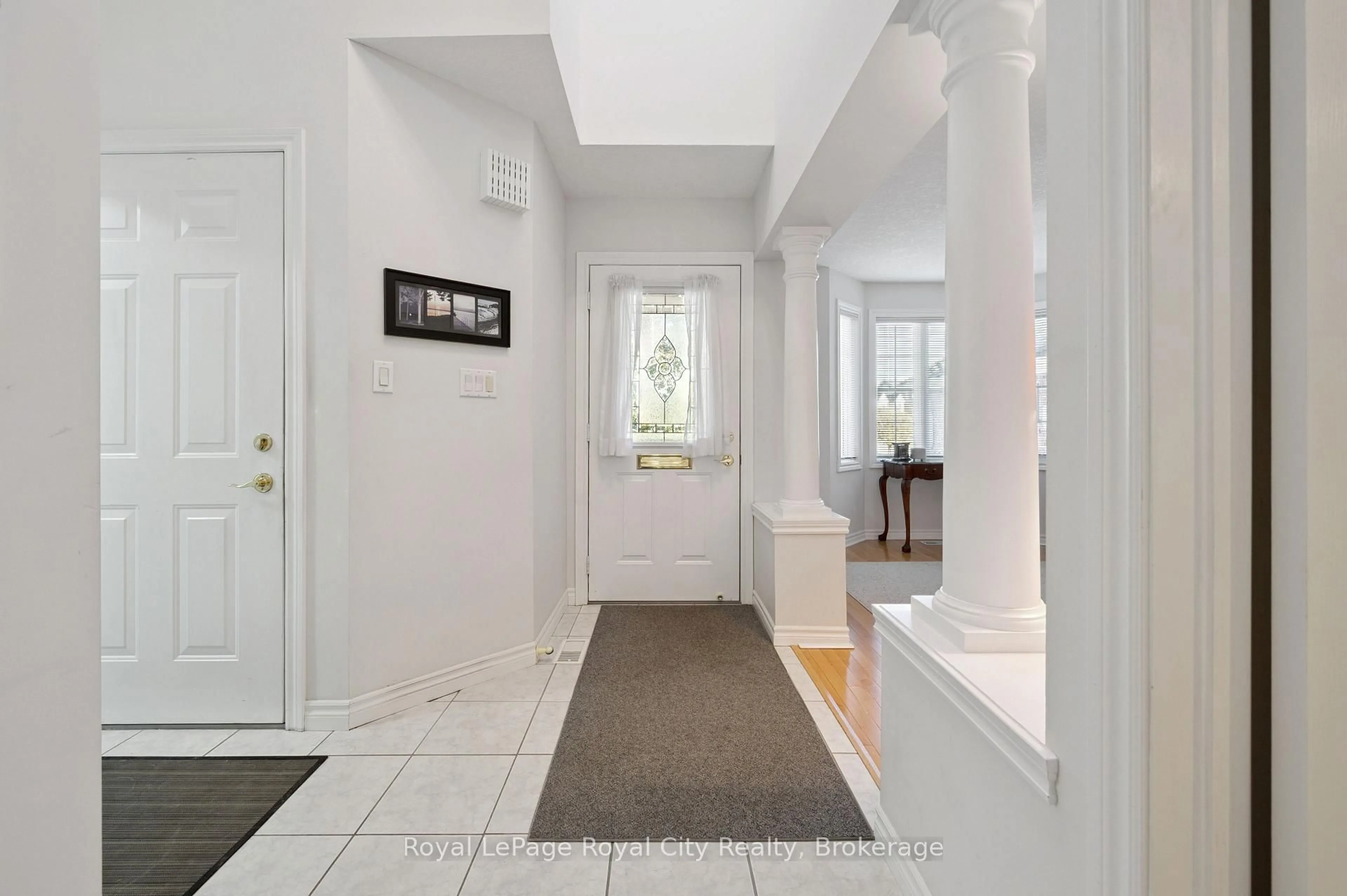 Indoor entryway for 17 Terraview Cres, Guelph Ontario N1G 5A7