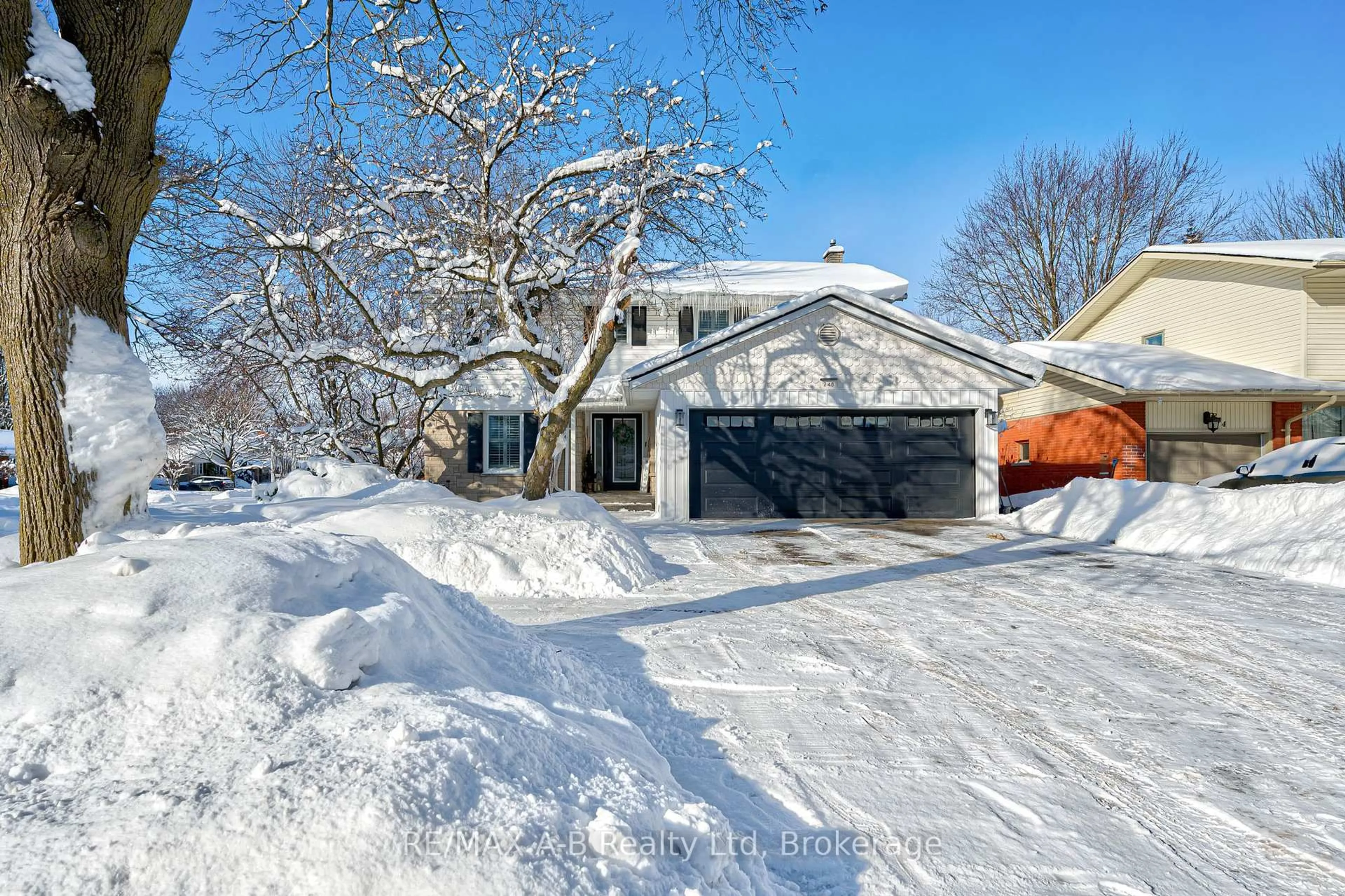 A pic from outside/outdoor area/front of a property/back of a property/a pic from drone, street for 248 Huntingdon Ave, Stratford Ontario N5A 6P8