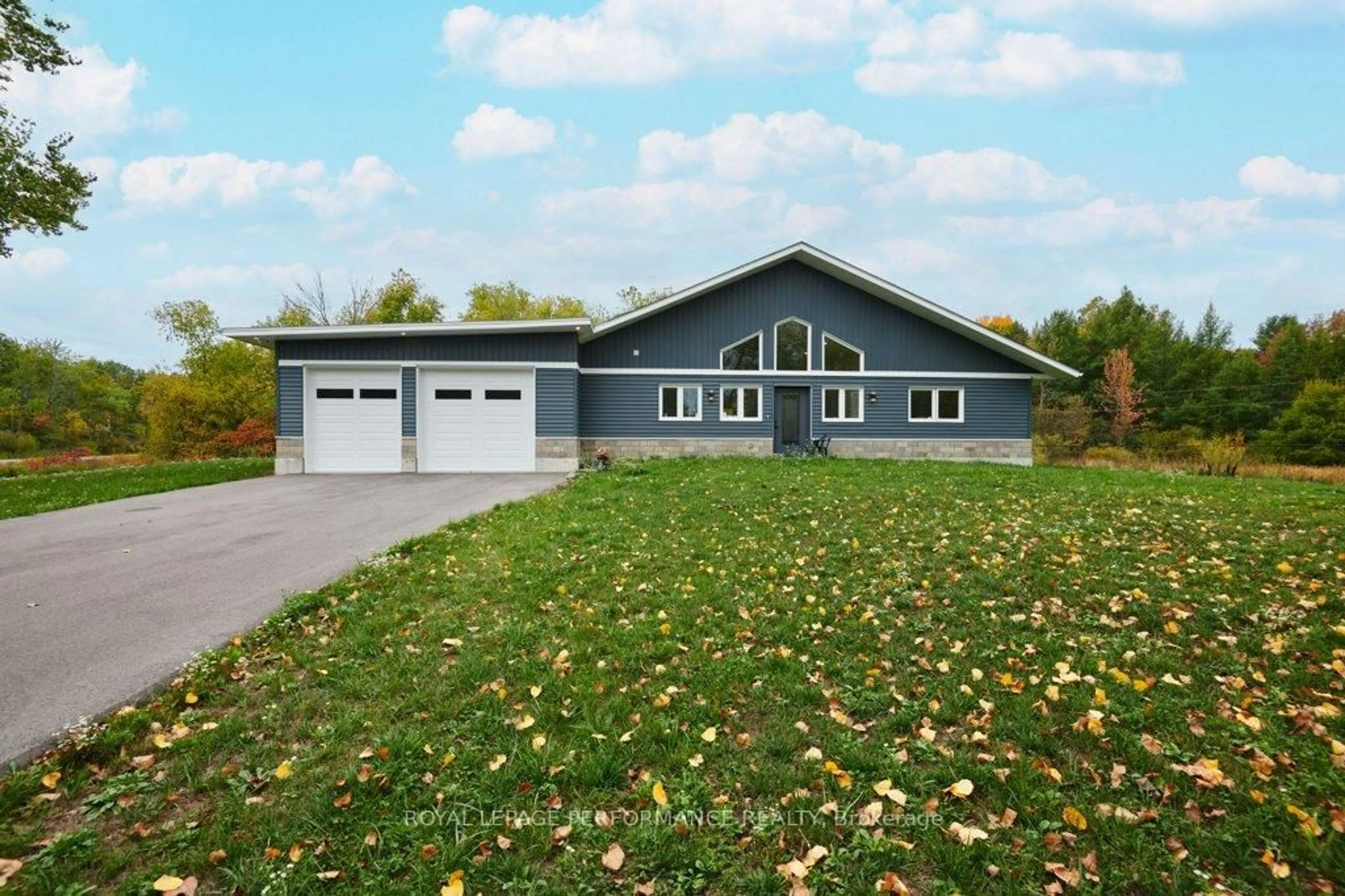 Home with vinyl exterior material, unknown for 1797 March Rd, Carp Ontario K0A 1L0