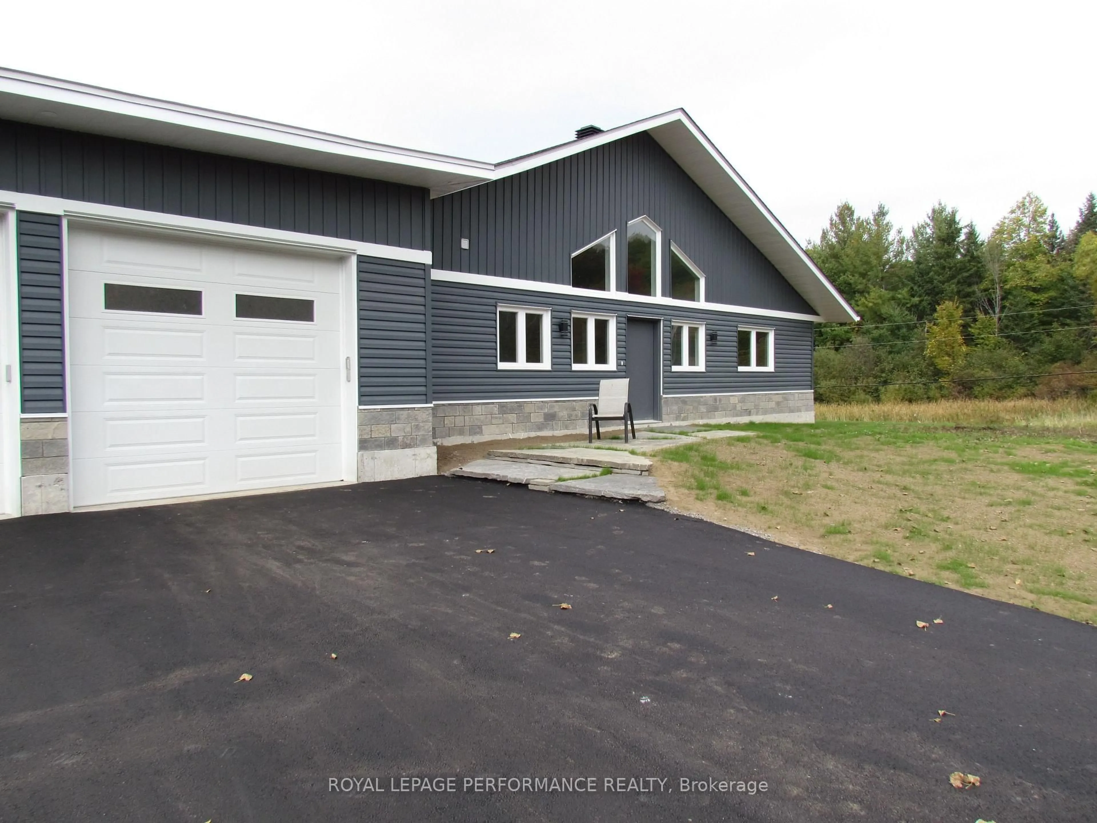 Home with vinyl exterior material, unknown for 1797 March Rd, Carp Ontario K0A 1L0