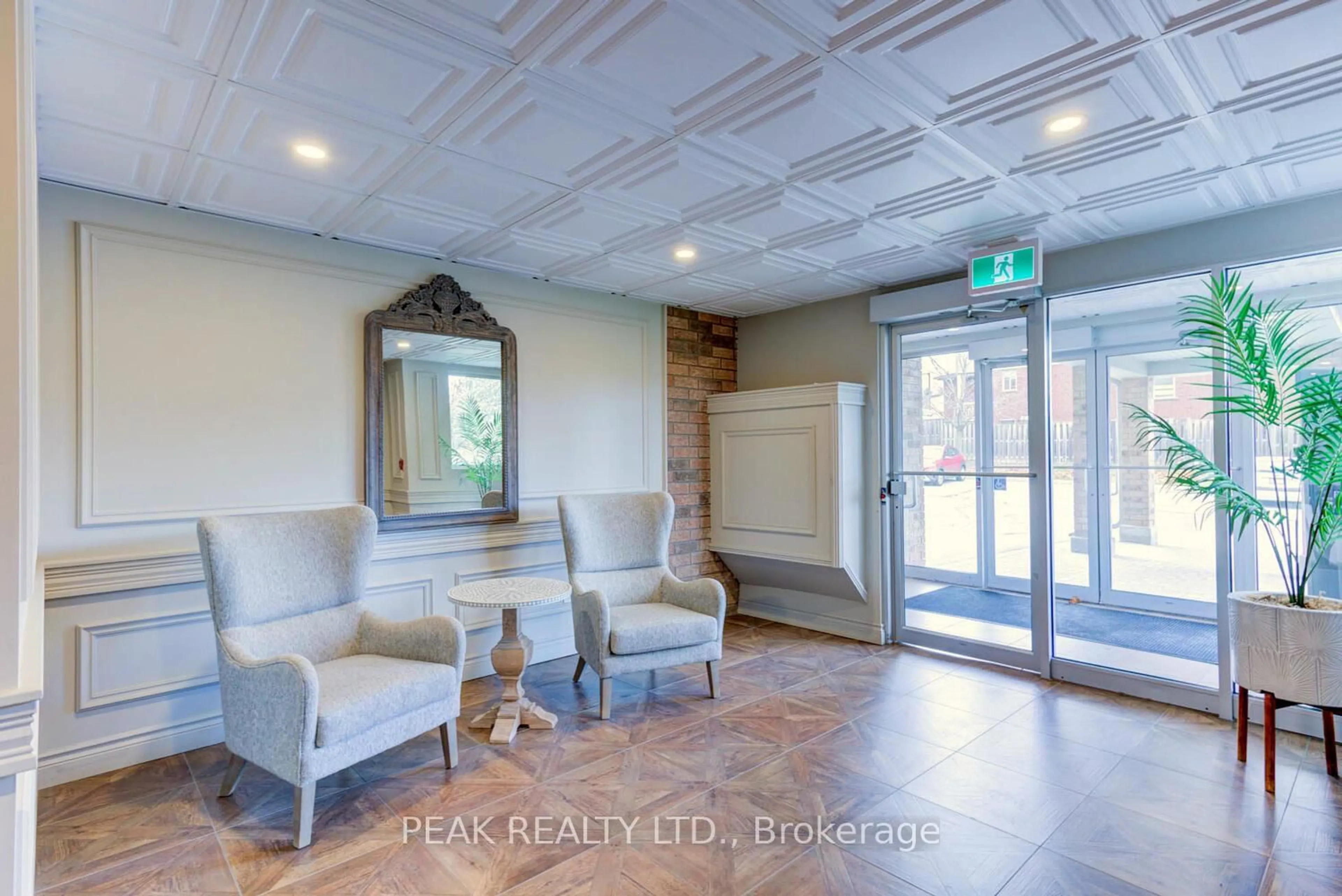 Indoor foyer for 345 Briarmeadow Dr #206, Kitchener Ontario N2A 4J6