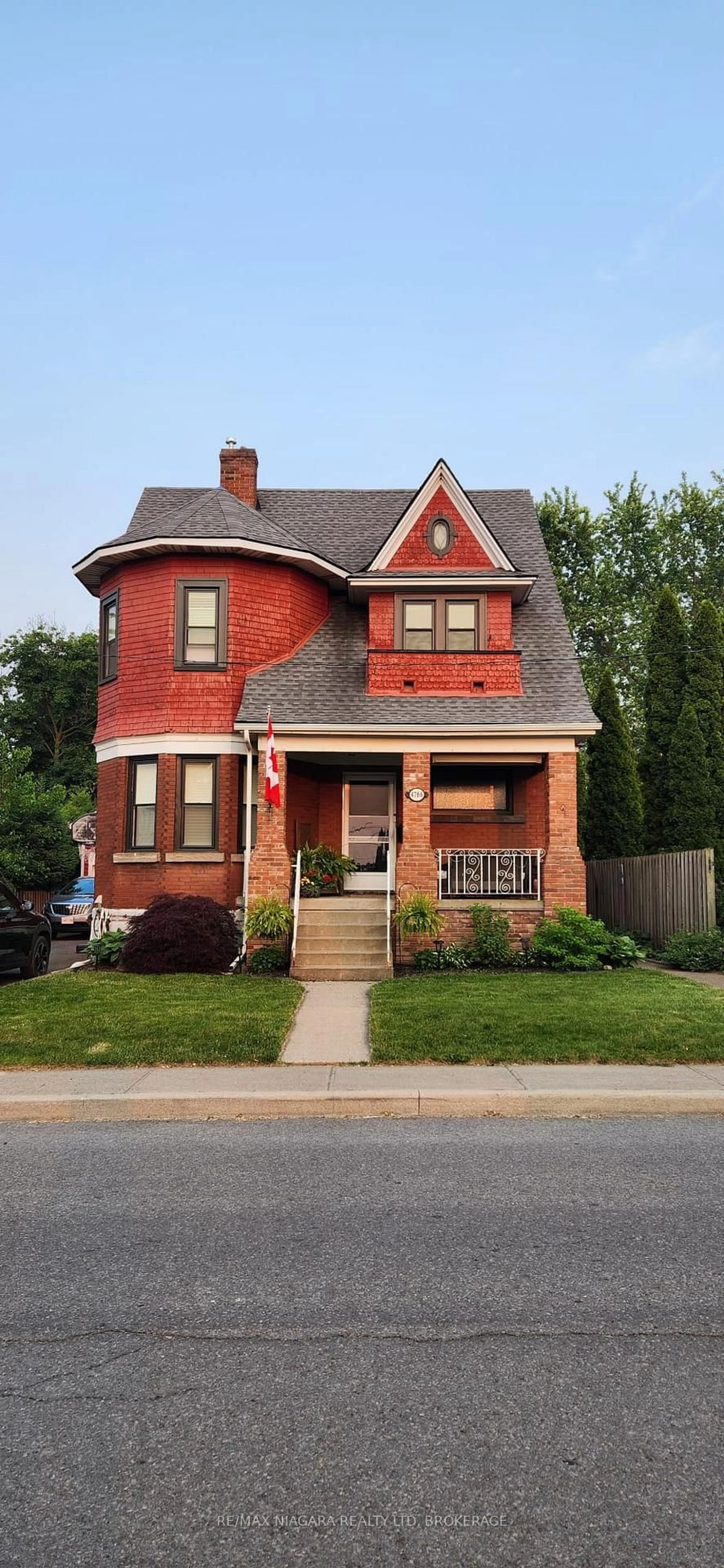 Home with brick exterior material, street for 4766 Ryerson Cres, Niagara Falls Ontario L2E 1E5