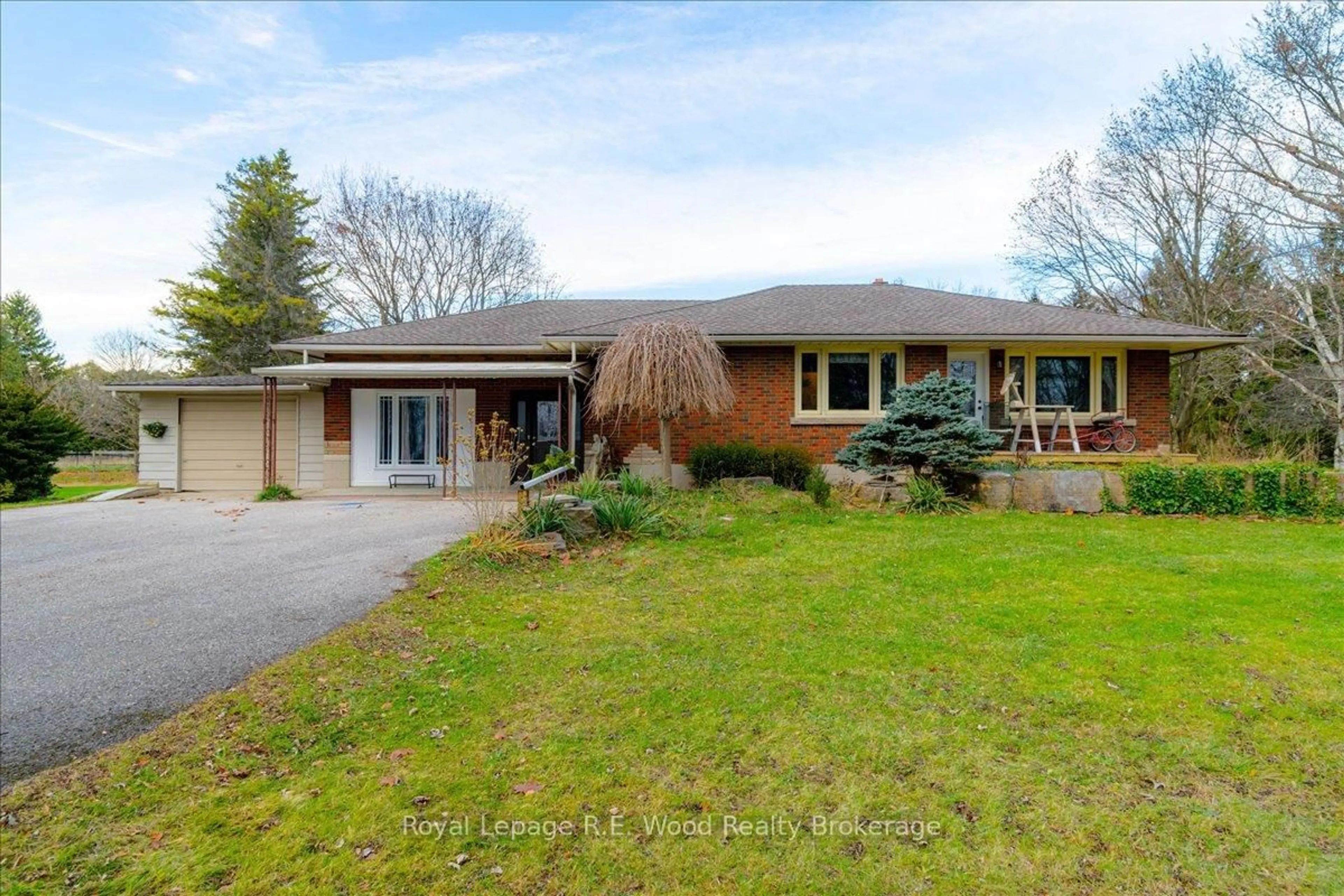 A pic from outside/outdoor area/front of a property/back of a property/a pic from drone, street for 1925 1st Concession Rd St #1925, Norfolk Ontario N4B 2W4