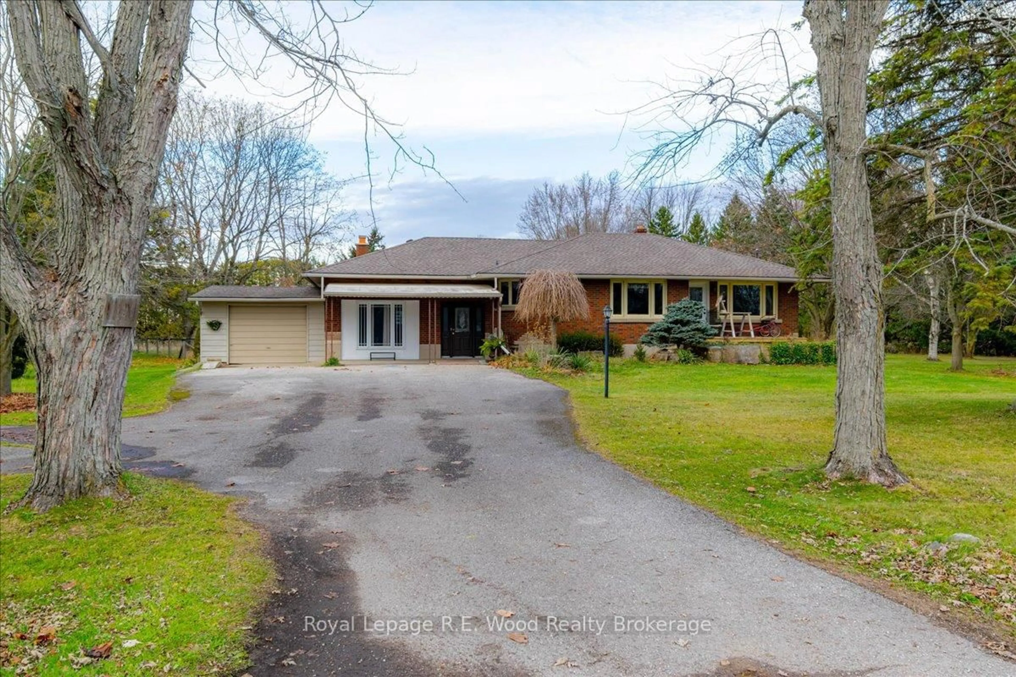 A pic from outside/outdoor area/front of a property/back of a property/a pic from drone, street for 1925 1st Concession Rd St #1925, Norfolk Ontario N4B 2W4