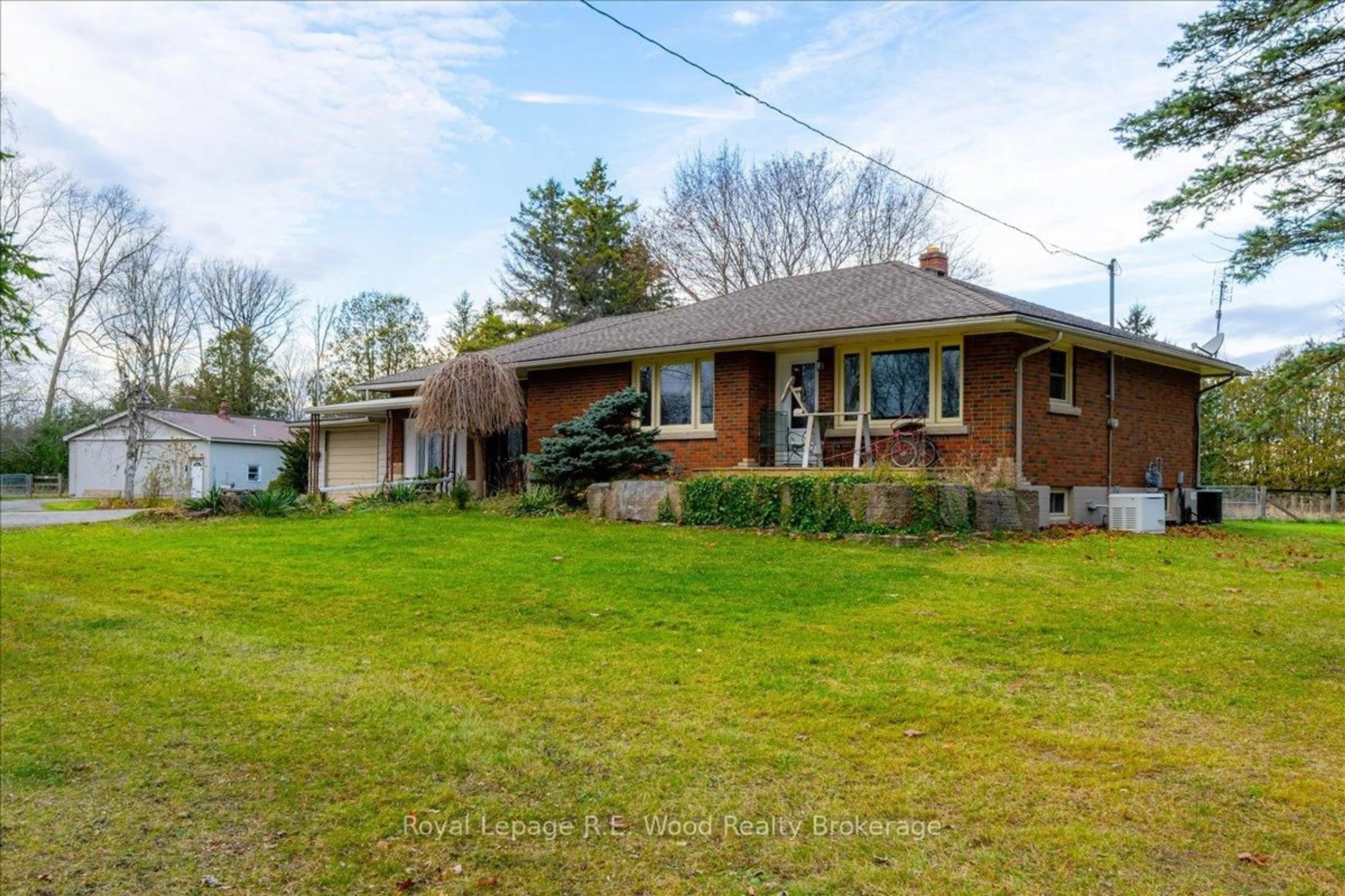 A pic from outside/outdoor area/front of a property/back of a property/a pic from drone, street for 1925 1st Concession Rd St #1925, Norfolk Ontario N4B 2W4