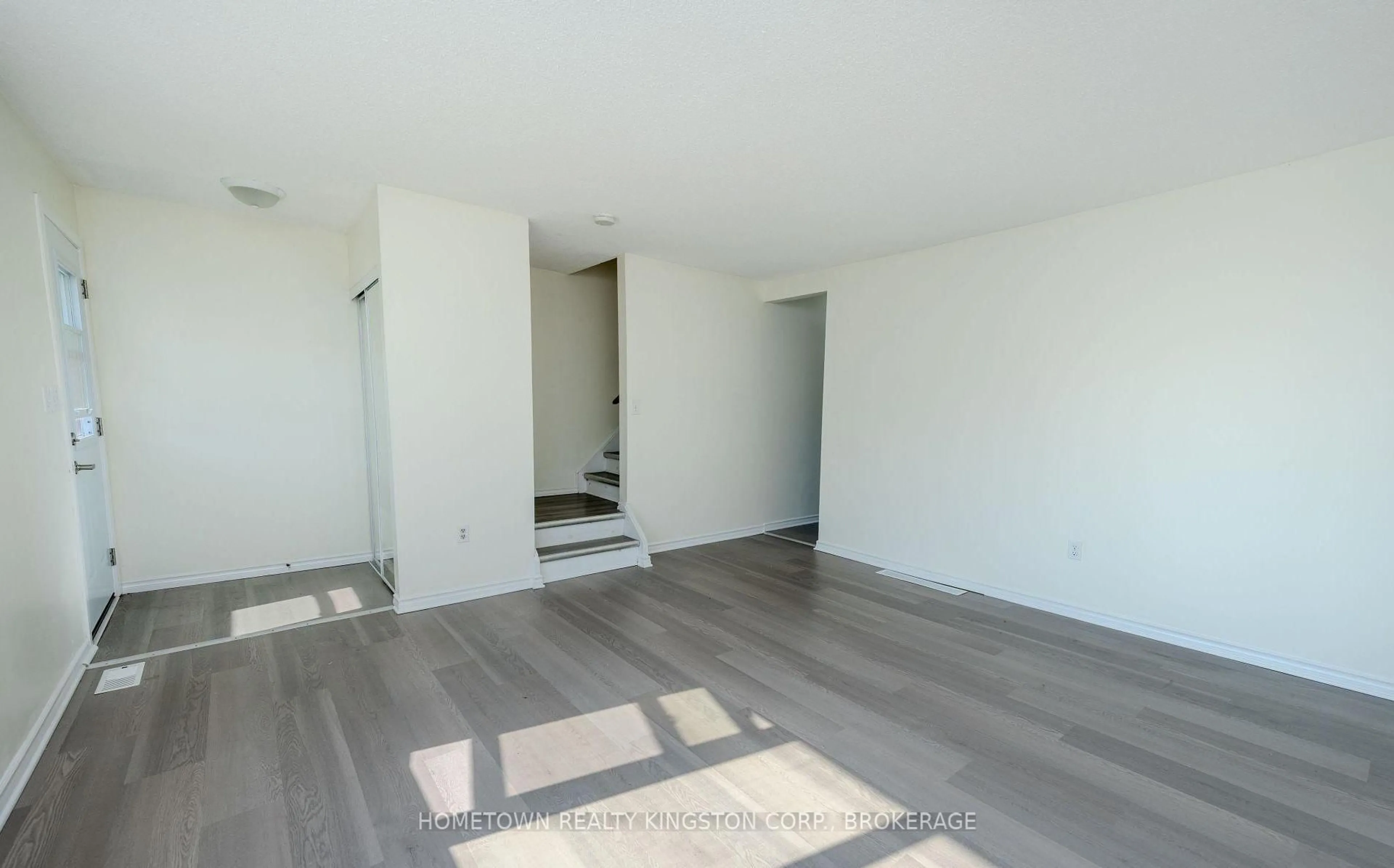 A pic of a room for 983 Oakview Ave, Kingston Ontario K7M 6W9