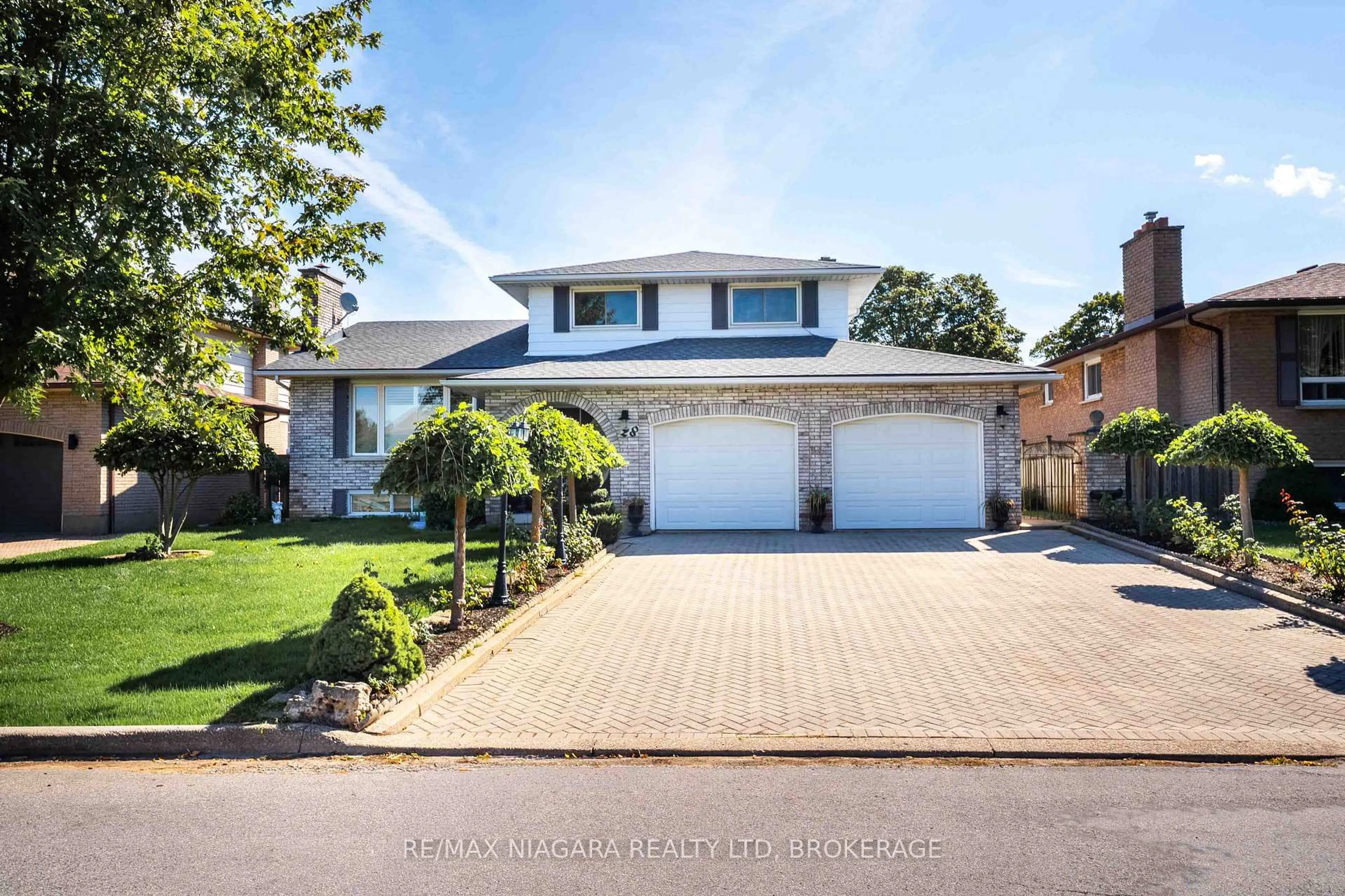 Home with brick exterior material, street for 28 Tanera Cres, St. Catharines Ontario L2M 7K1
