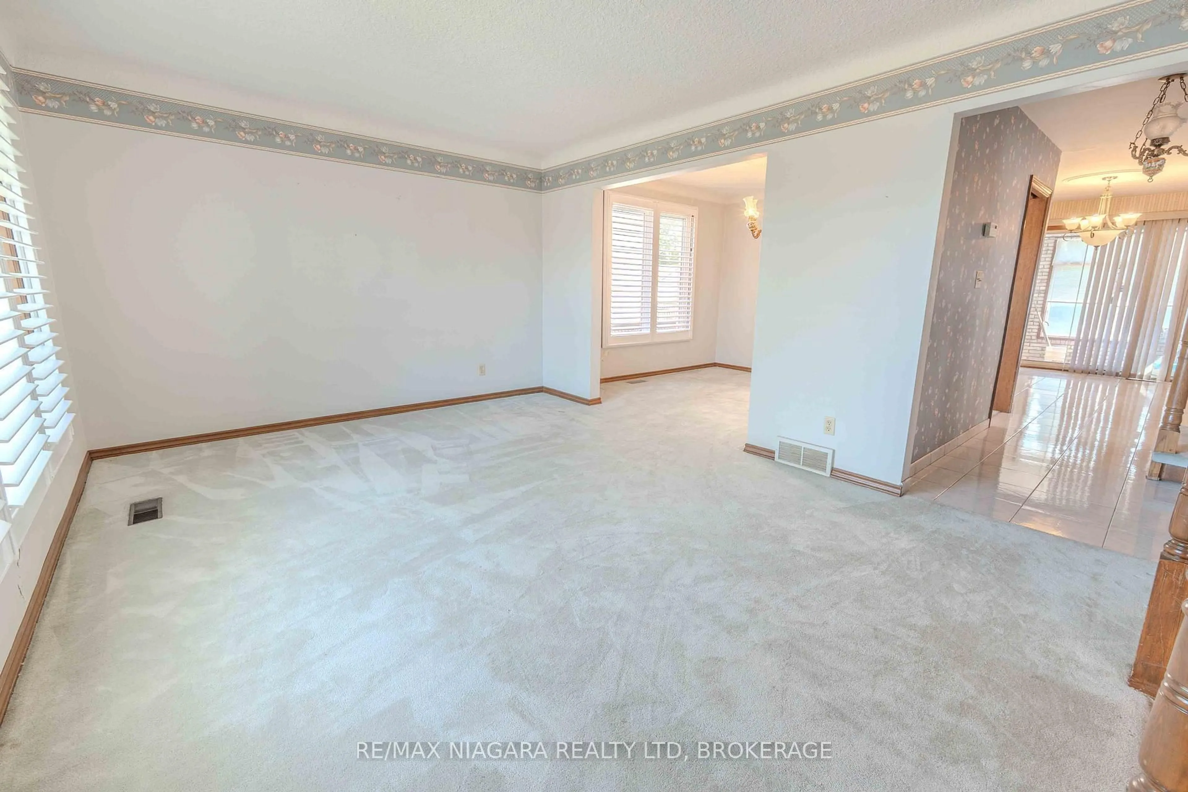 A pic of a room for 28 Tanera Cres, St. Catharines Ontario L2M 7K1