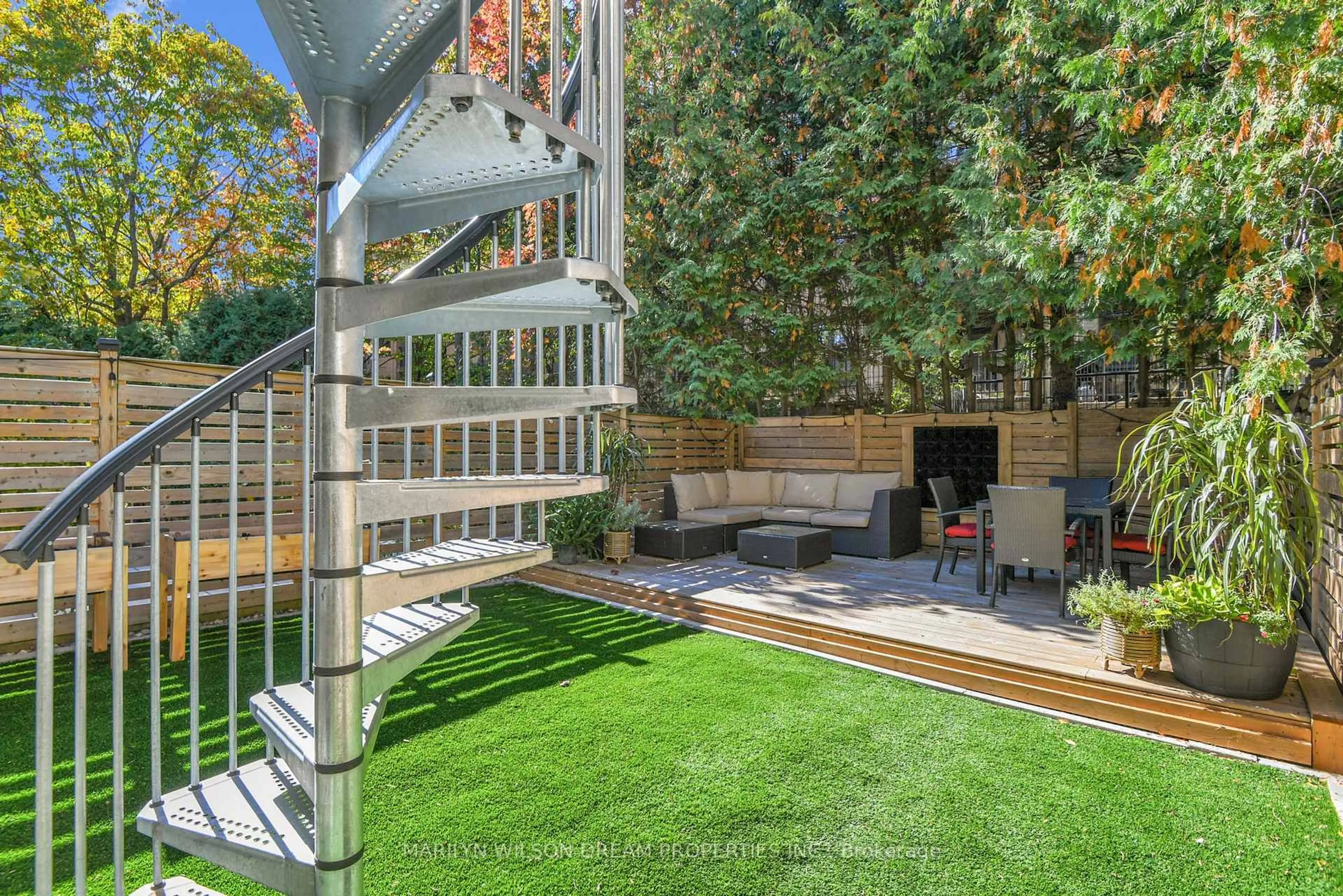 Stairs for 21 Noel St #B, Ottawa Ontario K1M 2A4