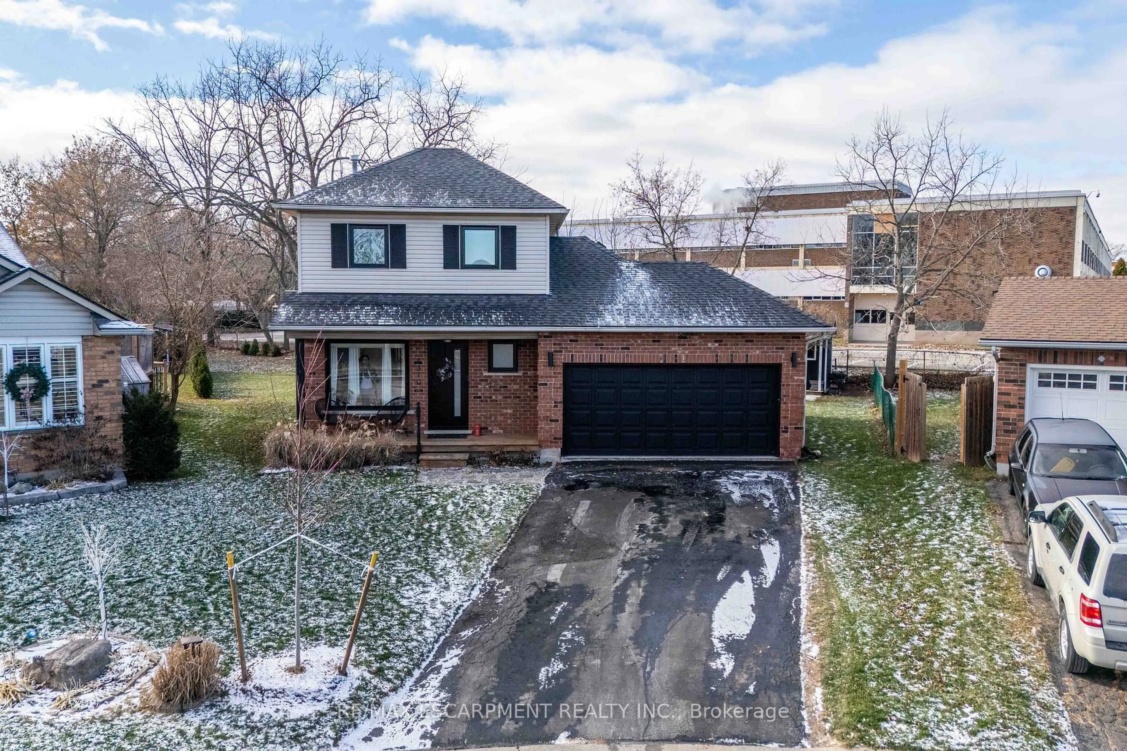 A pic from outside/outdoor area/front of a property/back of a property/a pic from drone, street for 4310 Concord Ave, Lincoln Ontario L0R 1B6