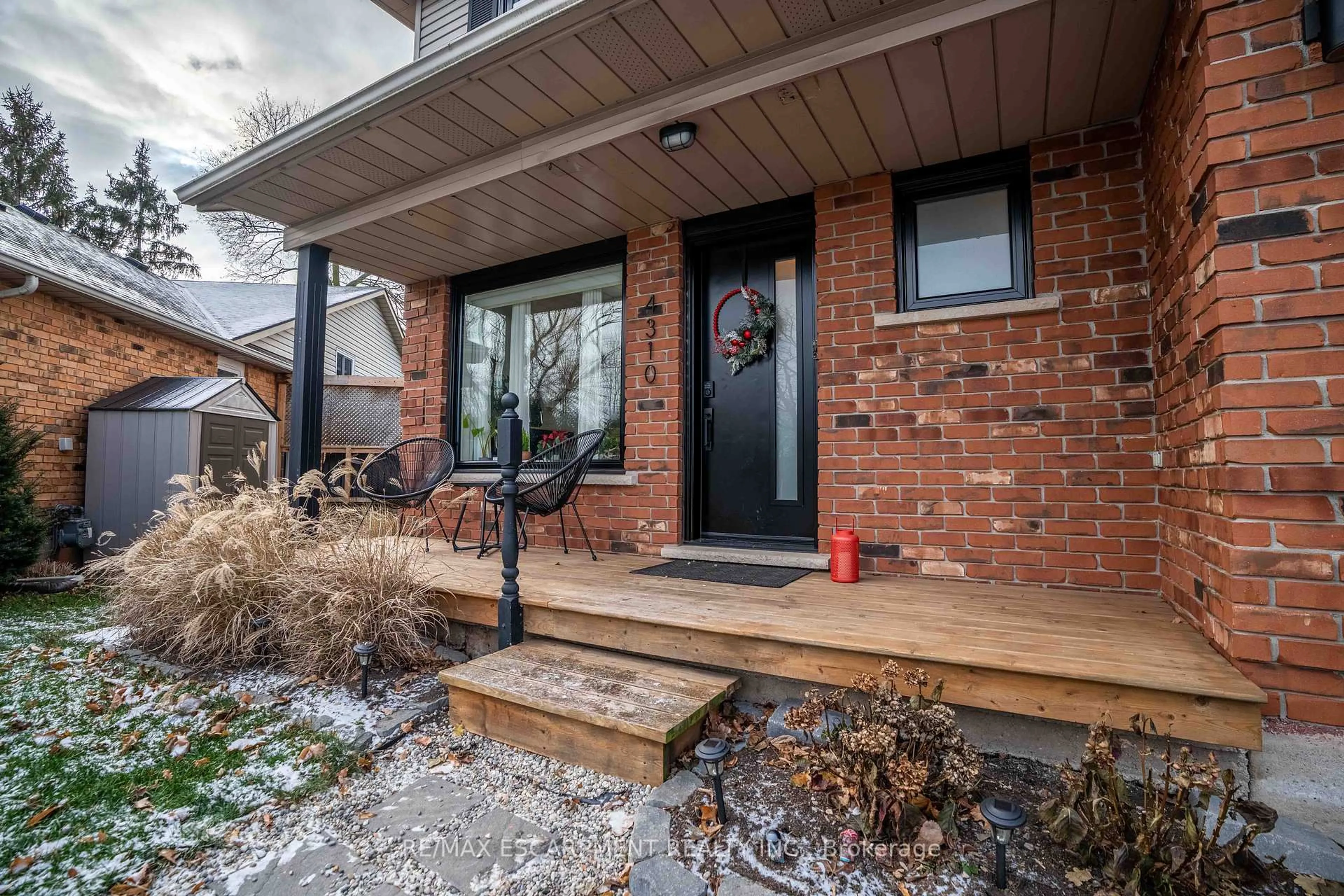 Home with brick exterior material, street for 4310 Concord Ave, Lincoln Ontario L0R 1B6