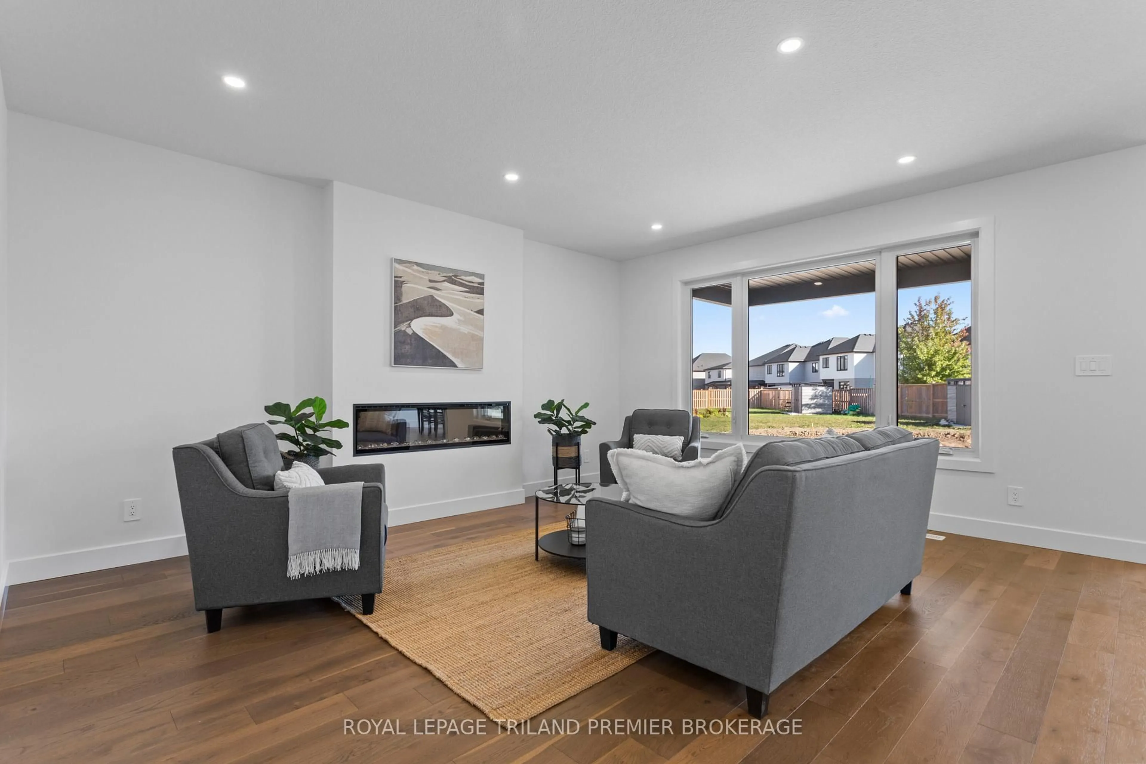 Living room with furniture, wood/laminate floor for 2622 HEARDCREEK Tr, London North Ontario N6G 0W1