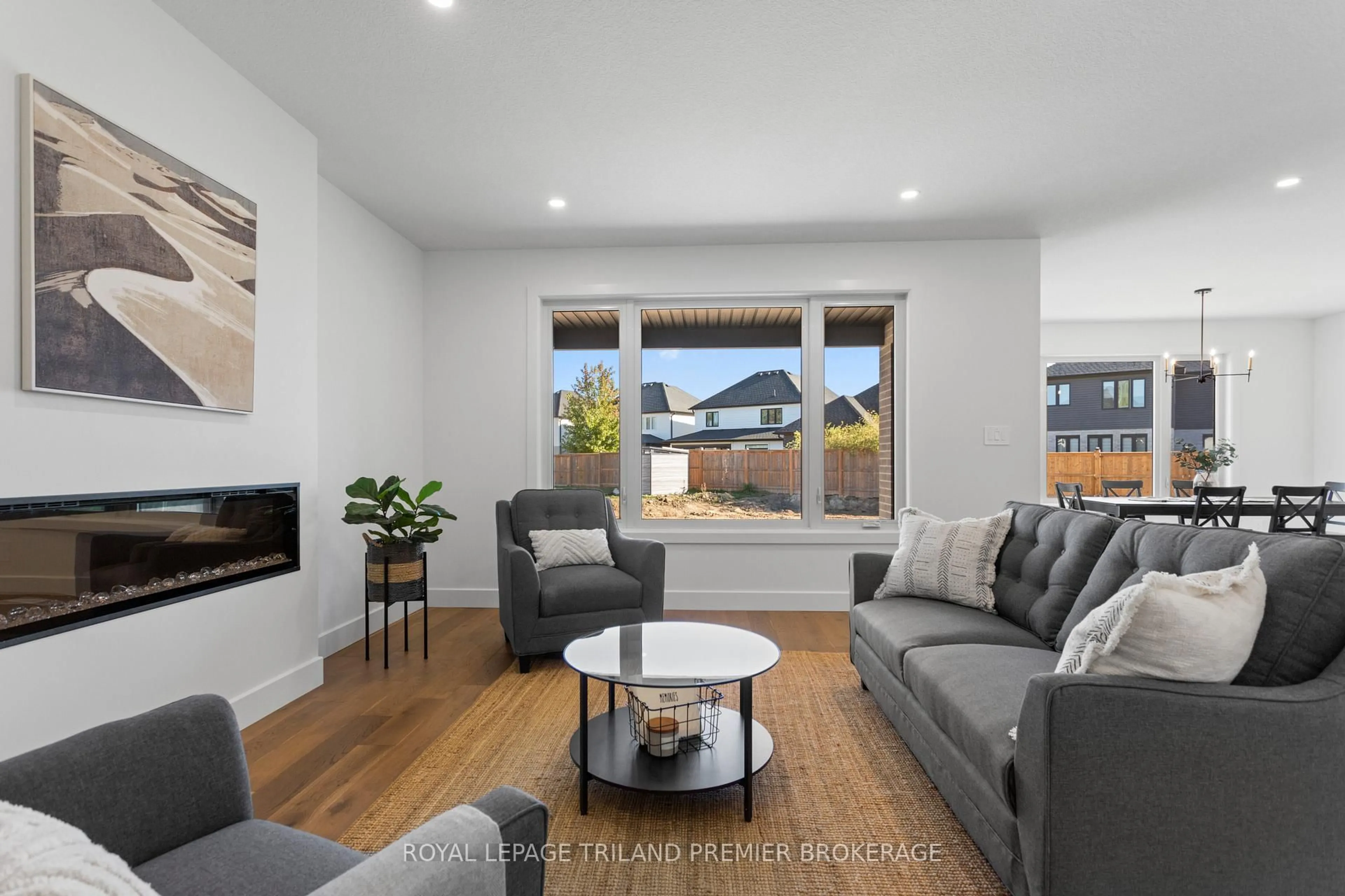 Living room with furniture, wood/laminate floor for 2622 HEARDCREEK Tr, London North Ontario N6G 0W1