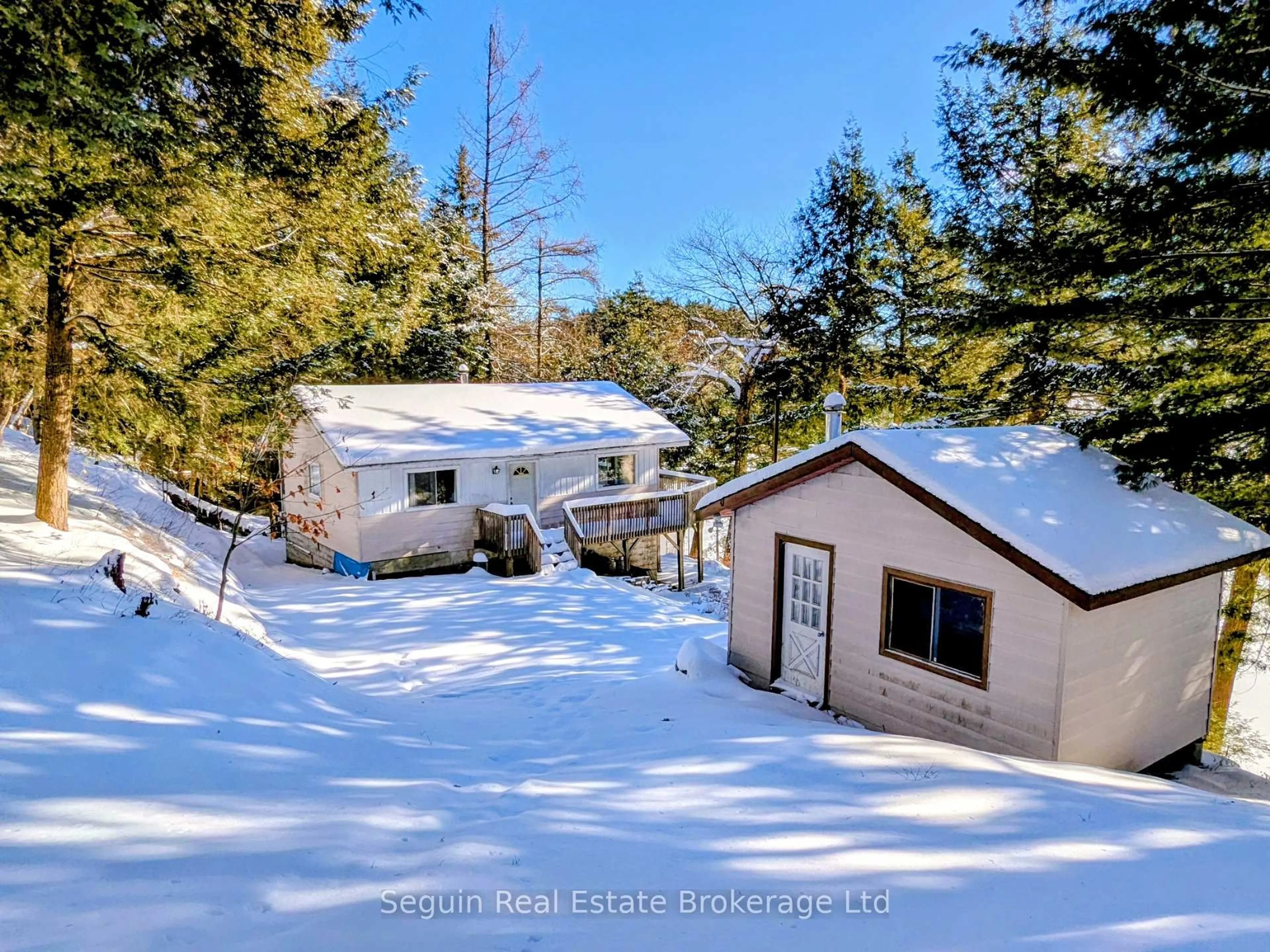 A pic from outside/outdoor area/front of a property/back of a property/a pic from drone, unknown for 24 South Fork Rd, The Archipelago Ontario P2A 0B7