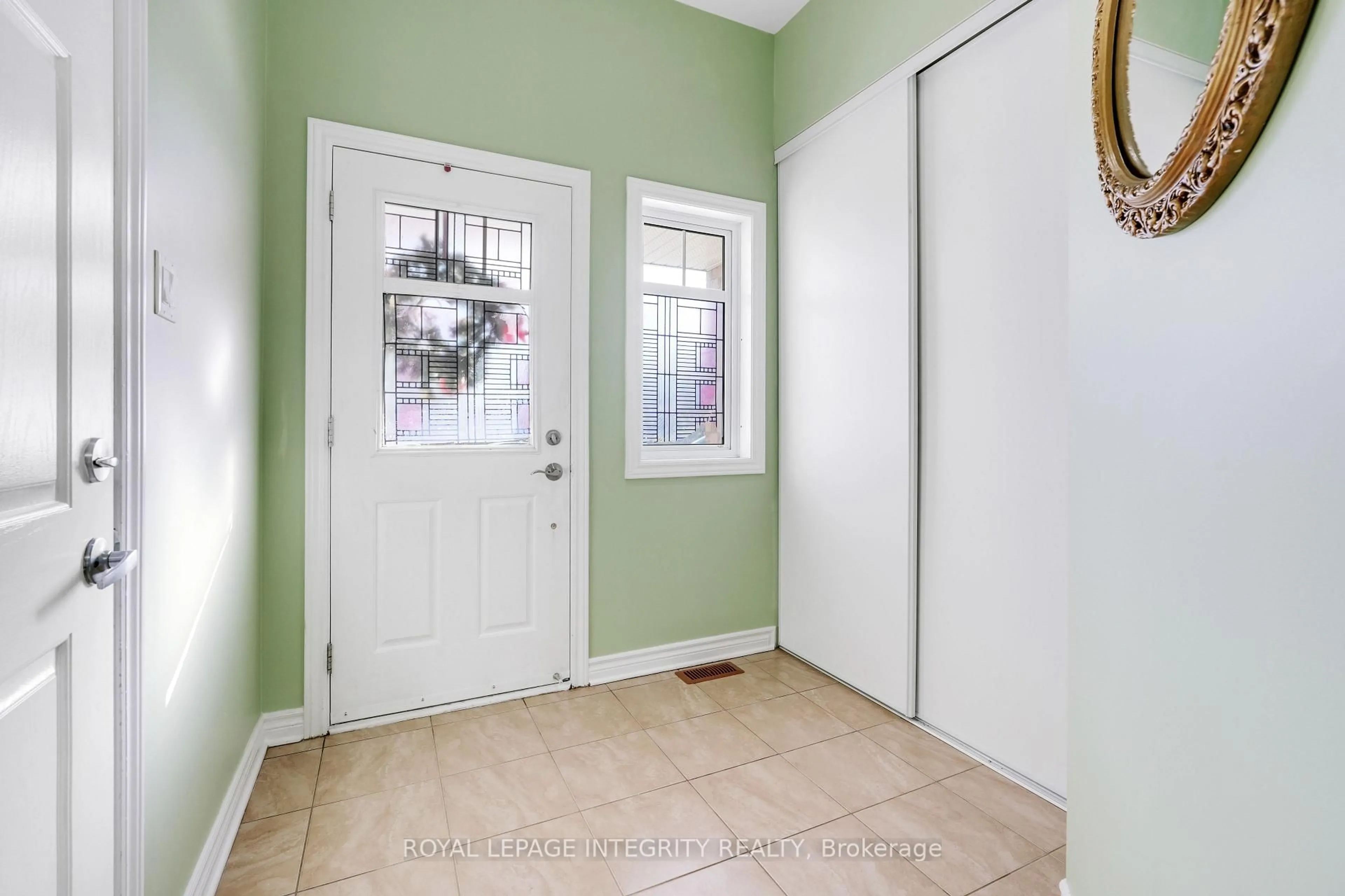 Indoor entryway for 901 Ashenvale Way, Ottawa Ontario K4A 0R8