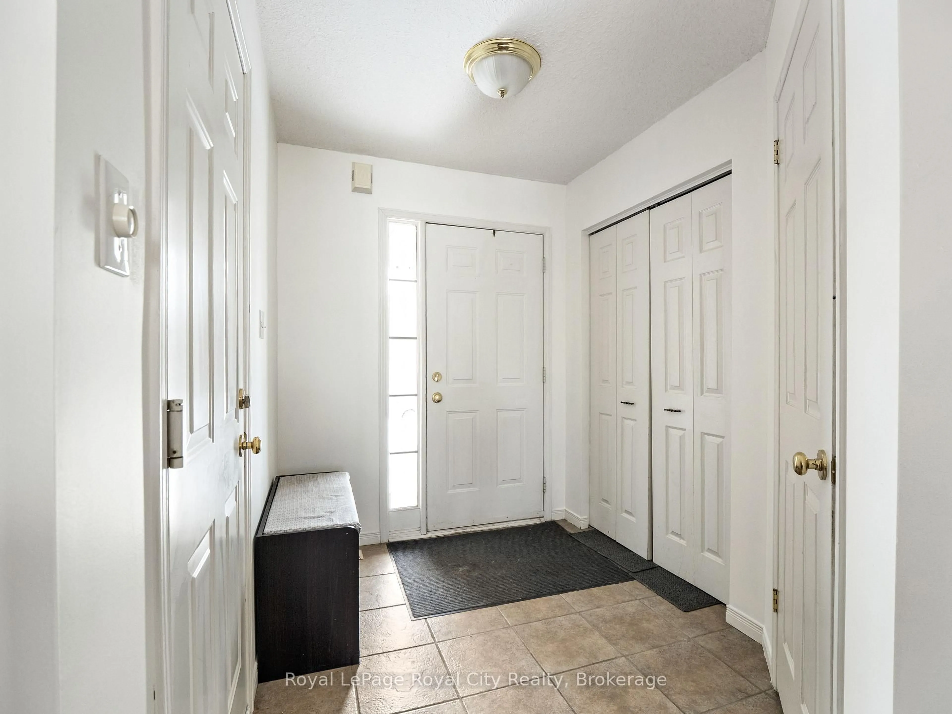 Indoor entryway for 47 Schroder Cres, Guelph Ontario N1E 7B3