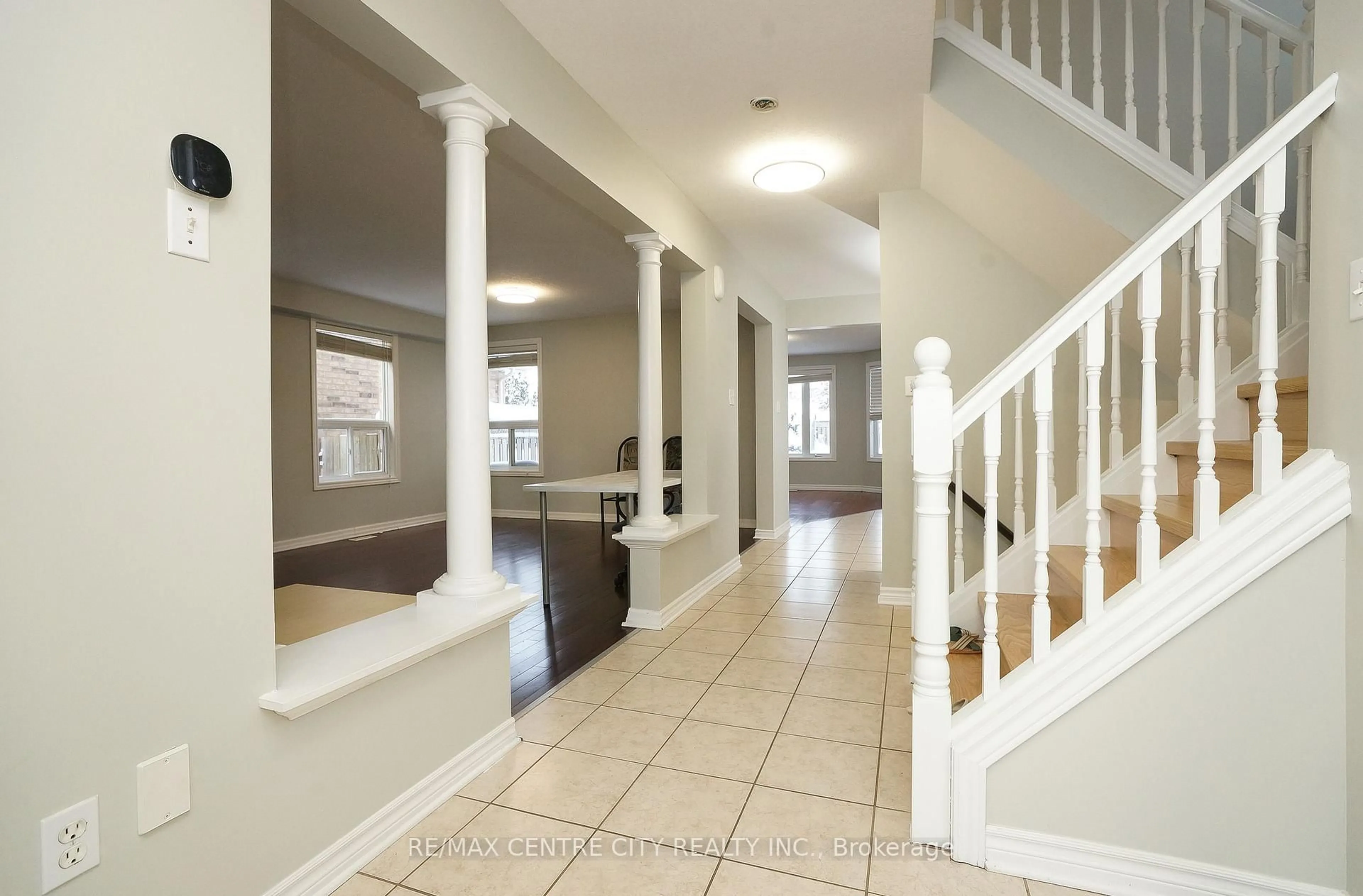 Indoor foyer for 946 Whetherfield St, London North Ontario N6H 5V7