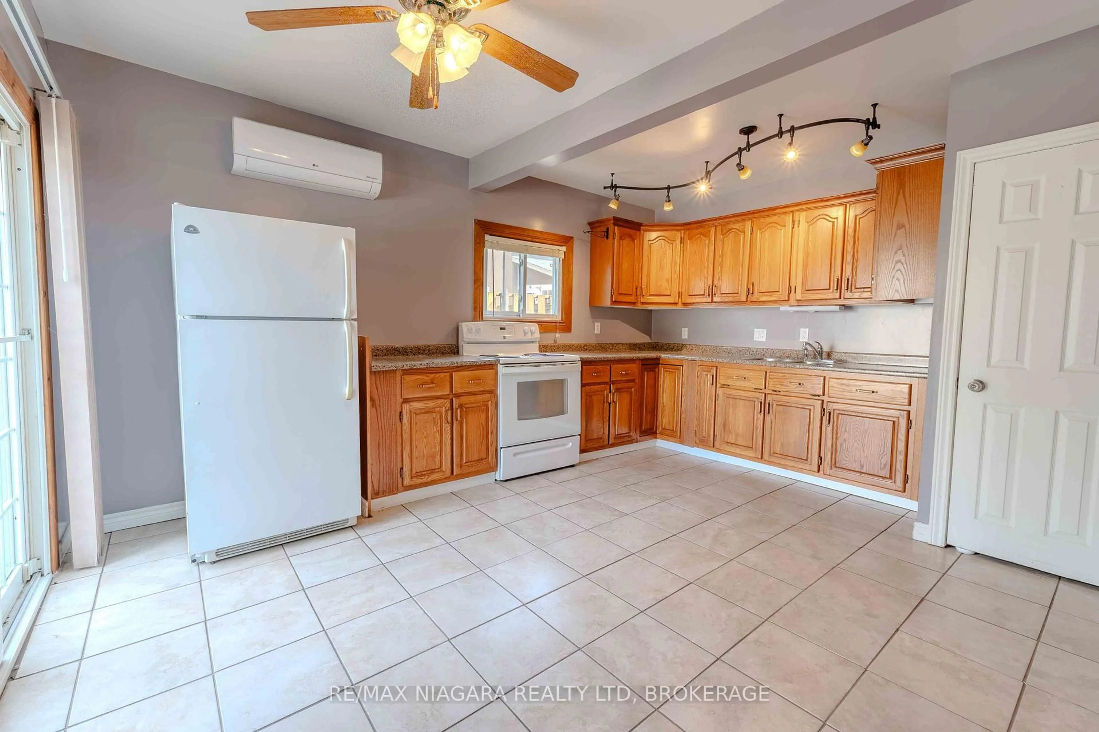 Unknown for 8 GARNER Ave, Welland Ontario L3B 2X6