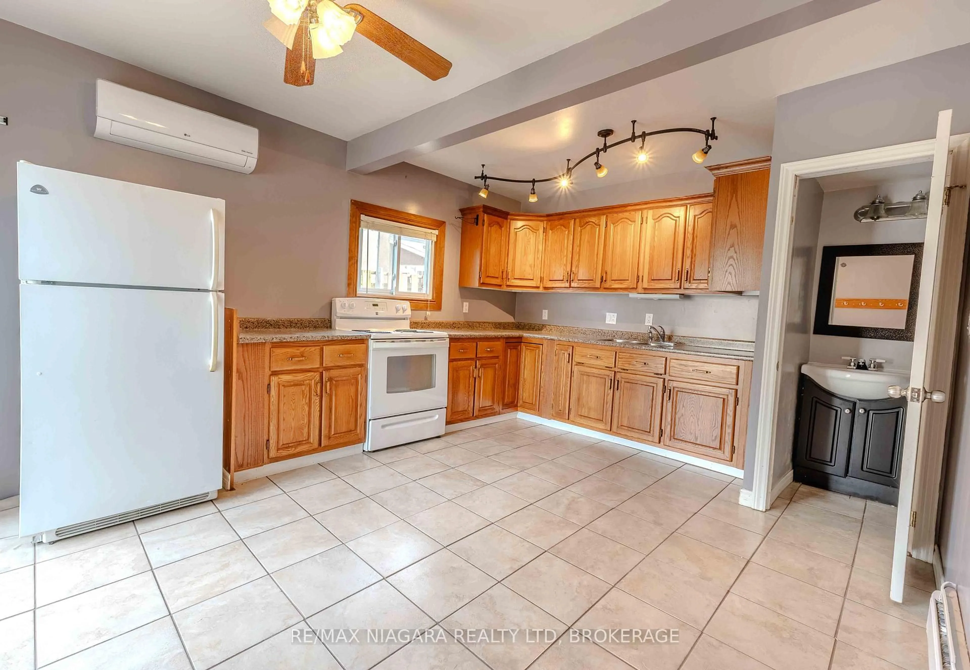 Unknown for 8 GARNER Ave, Welland Ontario L3B 2X6