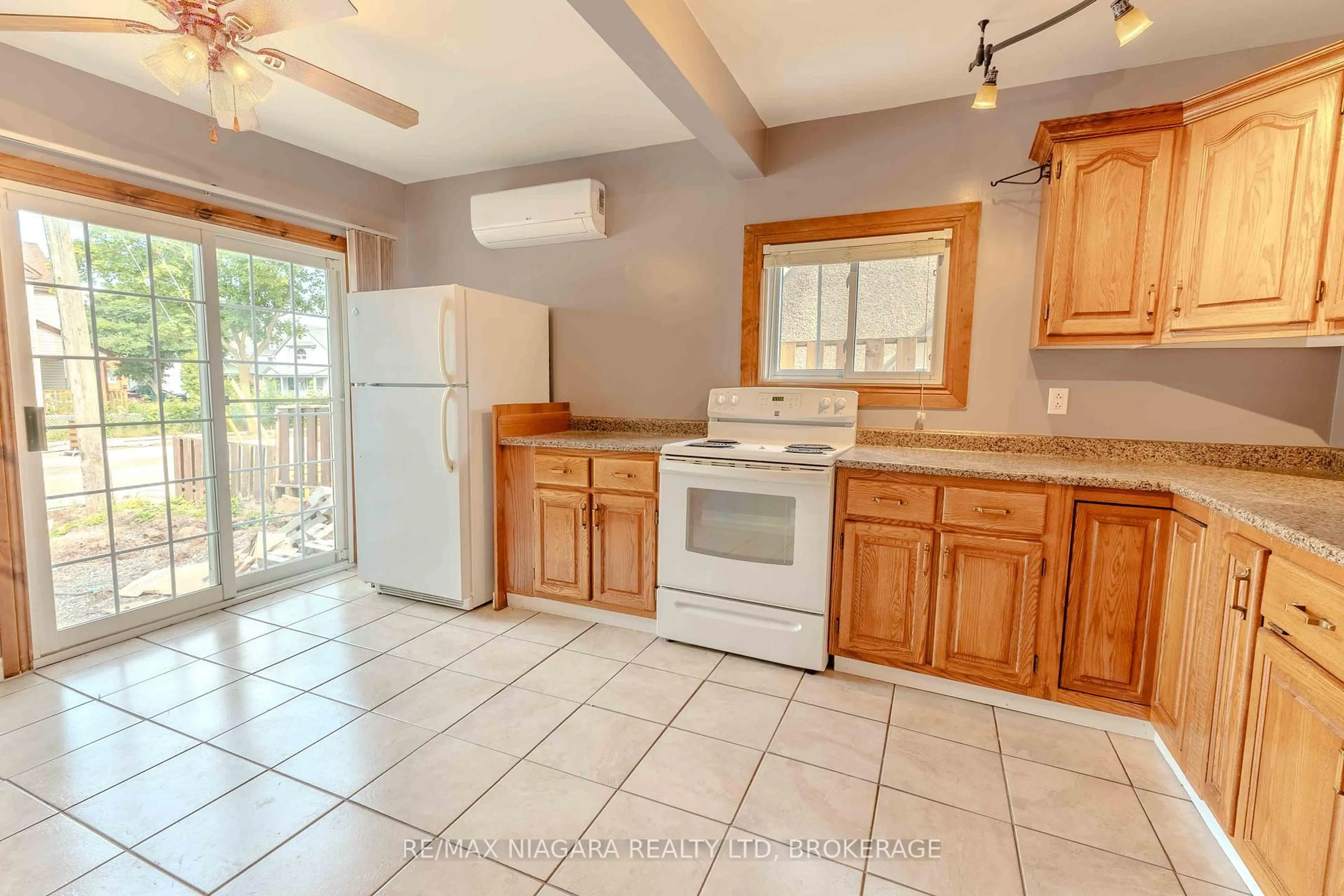 Standard kitchen, ceramic/tile floor for 8 GARNER Ave, Welland Ontario L3B 2X6