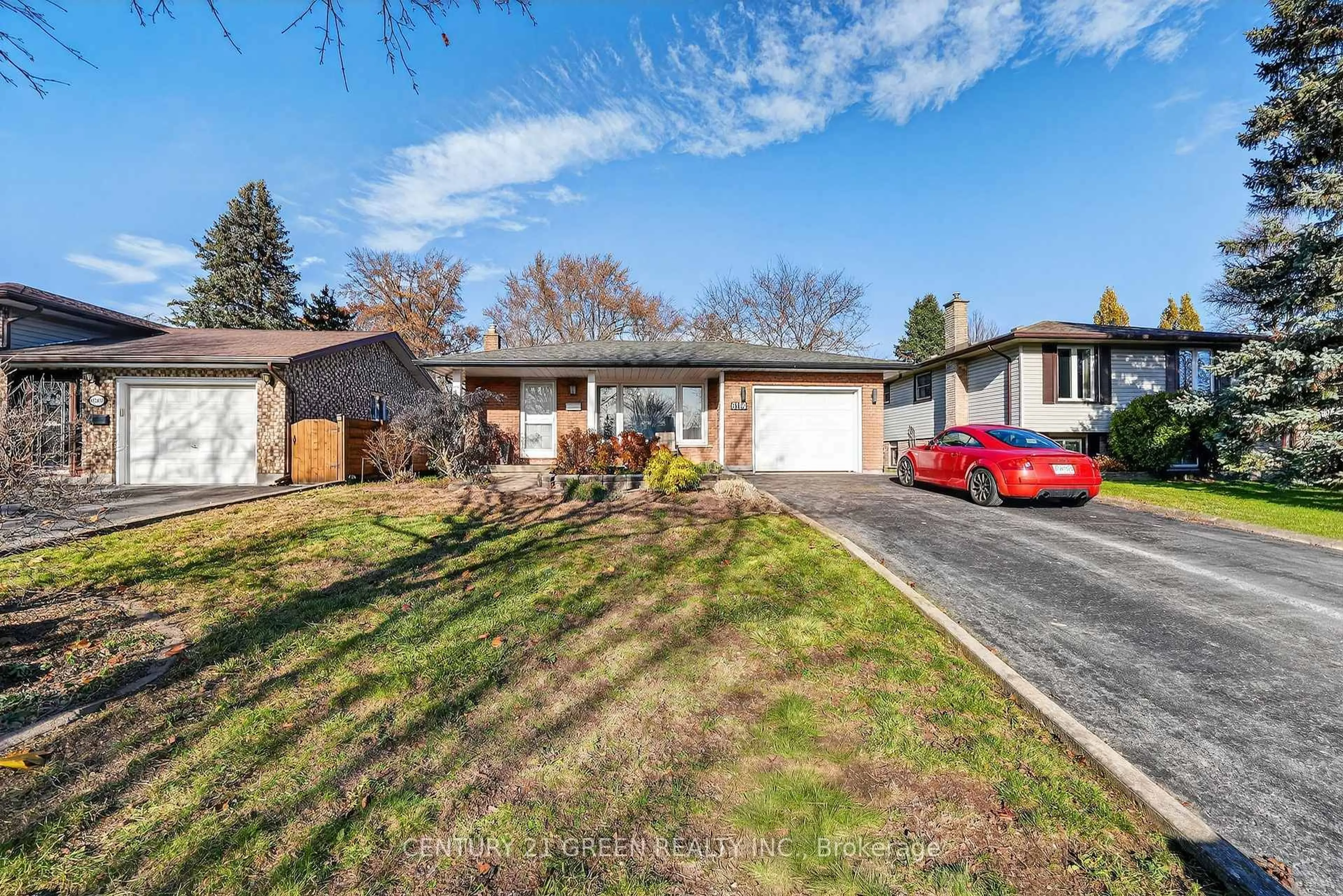 A pic from outside/outdoor area/front of a property/back of a property/a pic from drone, street for 6186 Delta Dr, Niagara Falls Ontario L2H 2G8