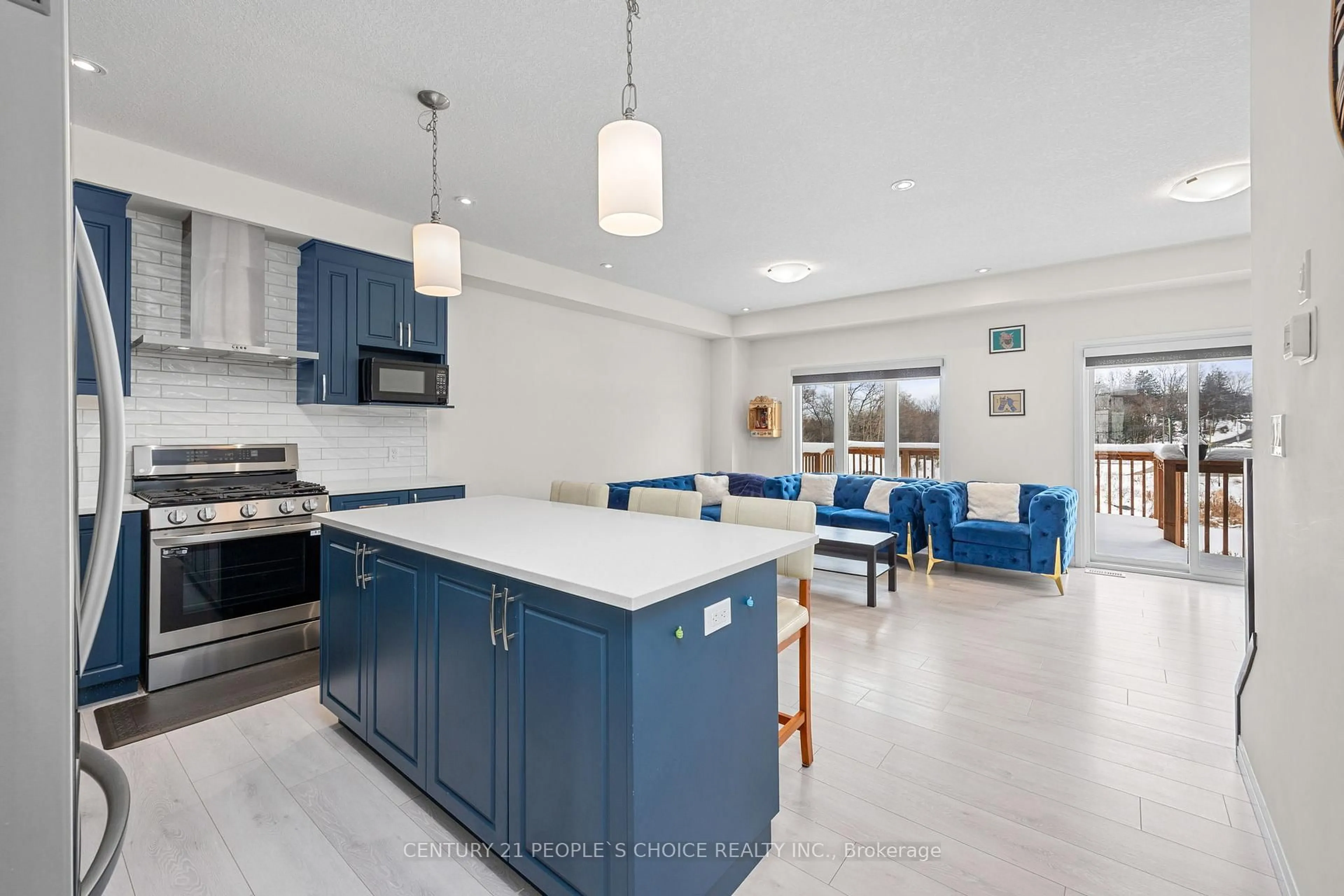 Open concept kitchen, ceramic/tile floor for 9 Queensbrook Cres, Cambridge Ontario N1S 0E5