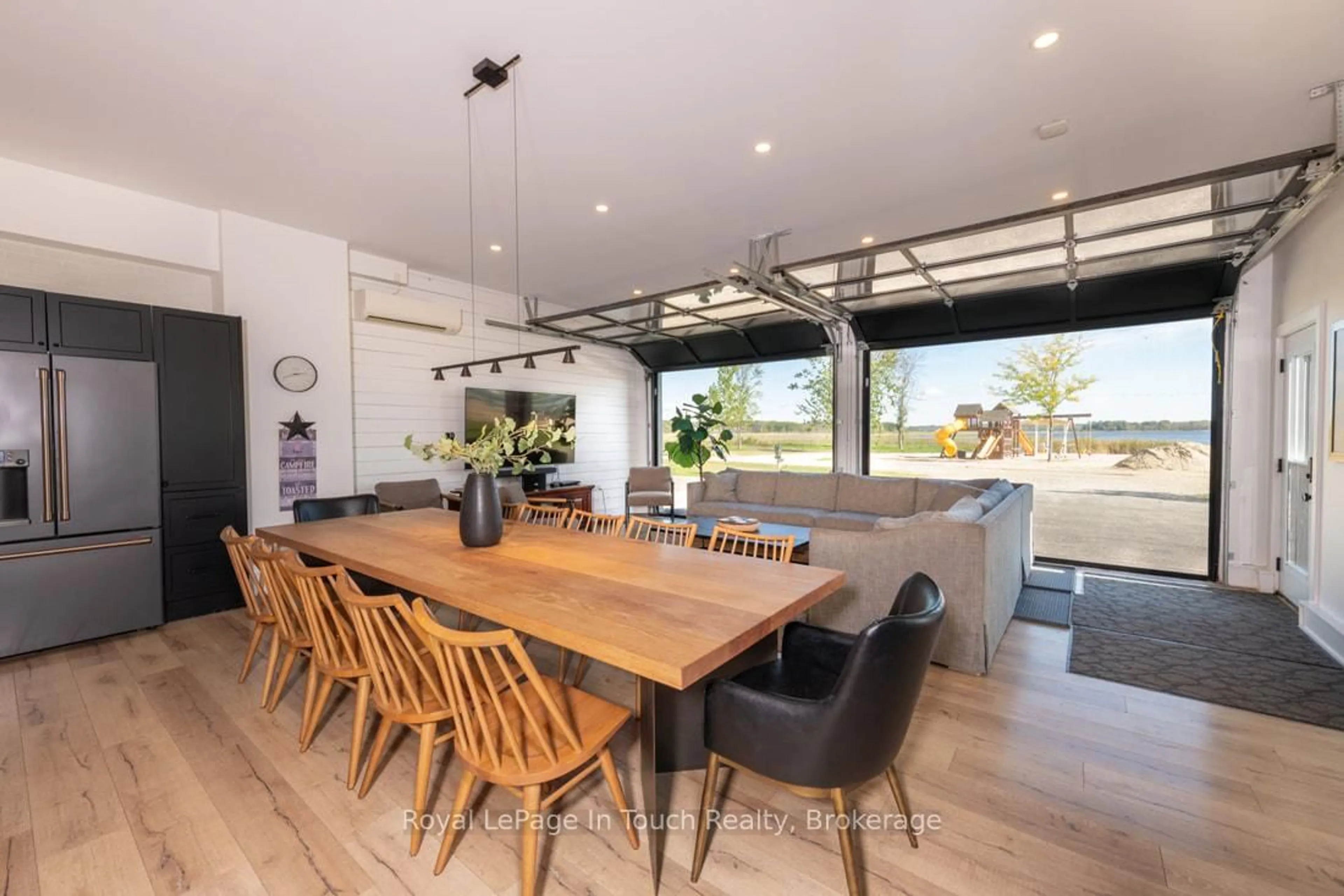 Dining room, wood/laminate floor for 93-44 Potato Island Rd, Georgian Bay Ontario L0K 1S0