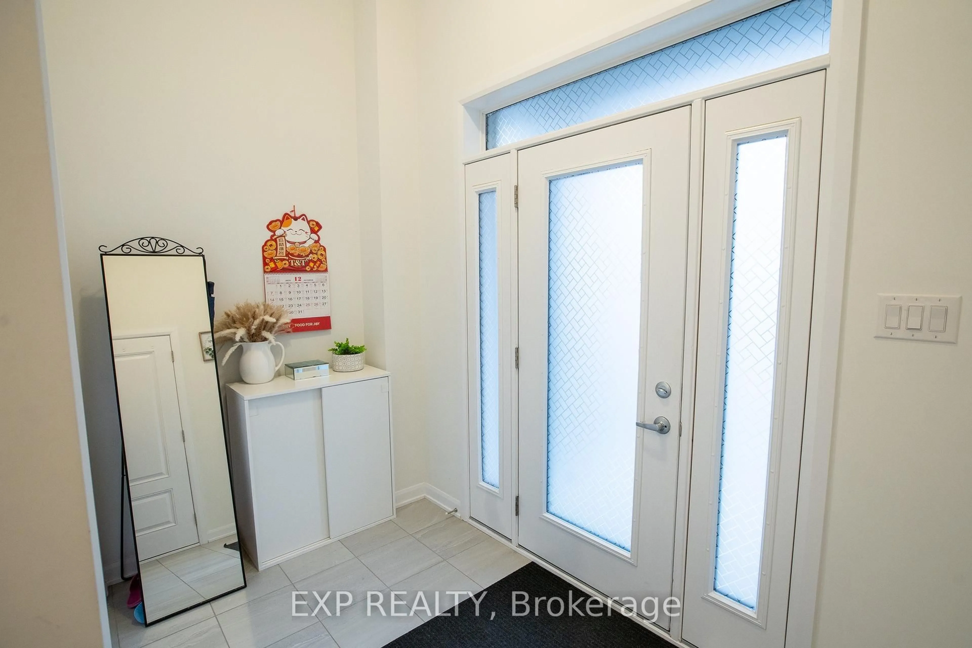 Indoor entryway for 137 Maynooth Crt, Ottawa Ontario K2J 6Y4
