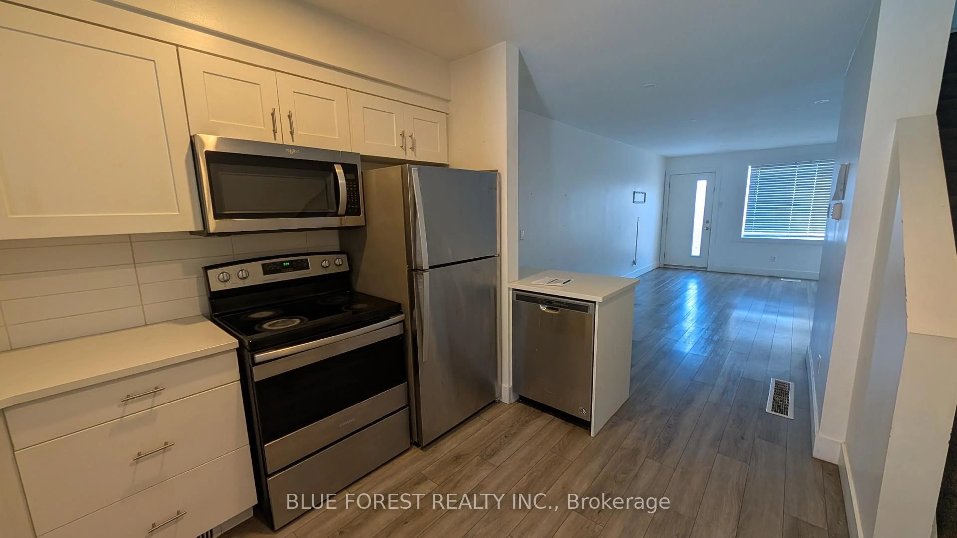 Standard kitchen, wood/laminate floor for 49 Toulon Cres, London East Ontario N6V 1J4