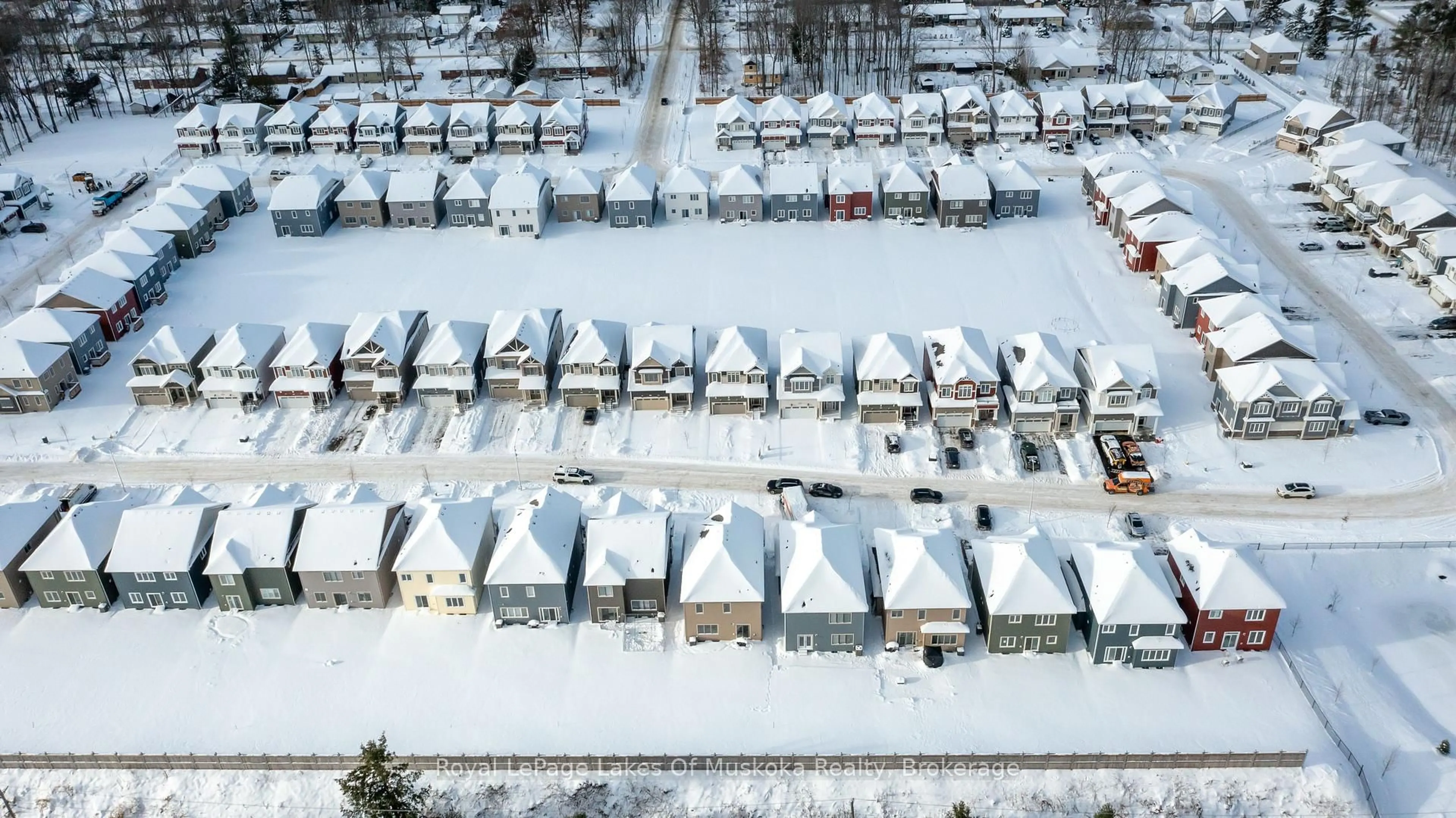 A pic from outside/outdoor area/front of a property/back of a property/a pic from drone, street for 345 Mceachern Lane, Gravenhurst Ontario P1P 0H8