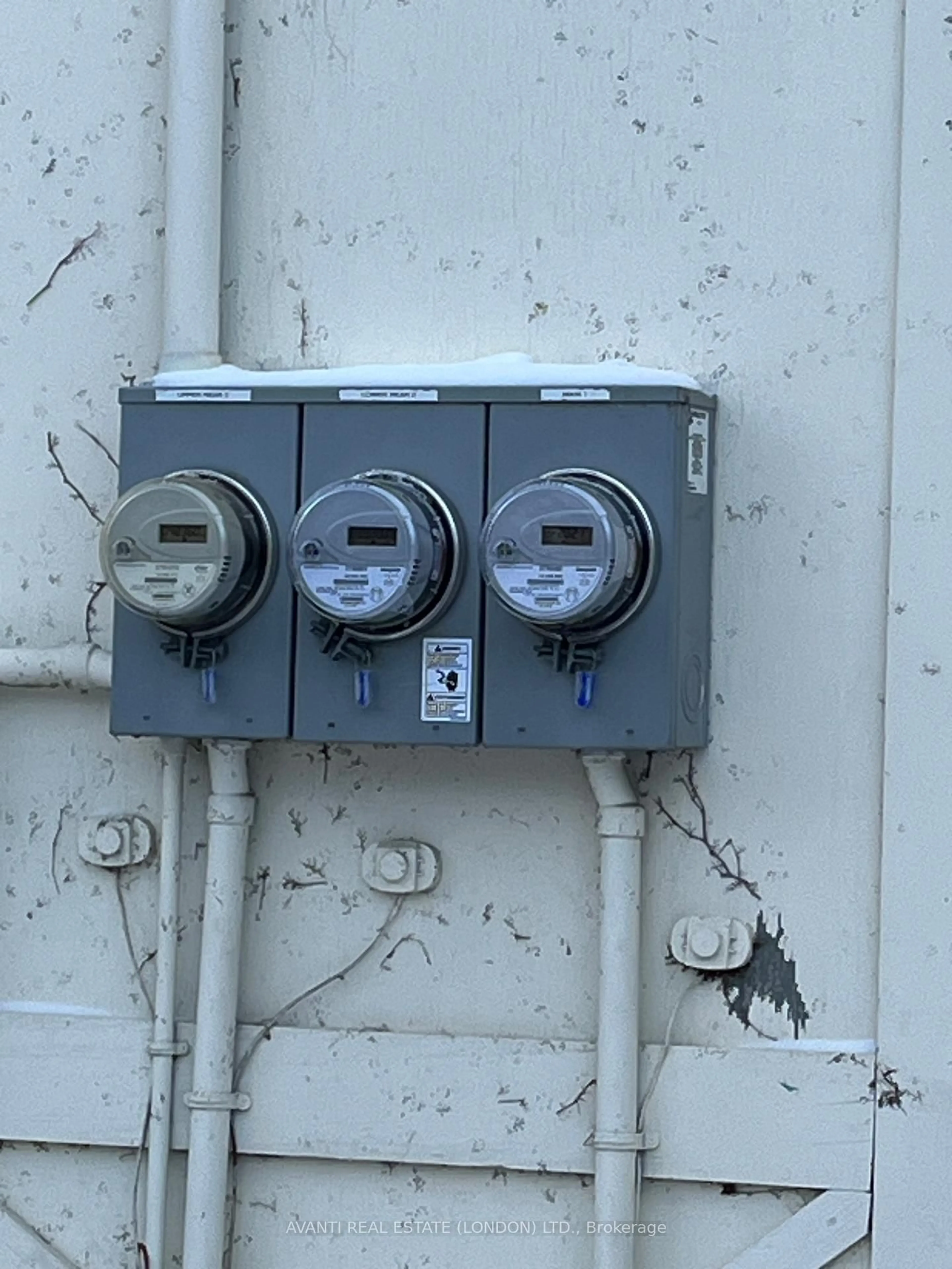 A pic of a room for 96 Wellington St, St. Thomas Ontario N5R 2R2