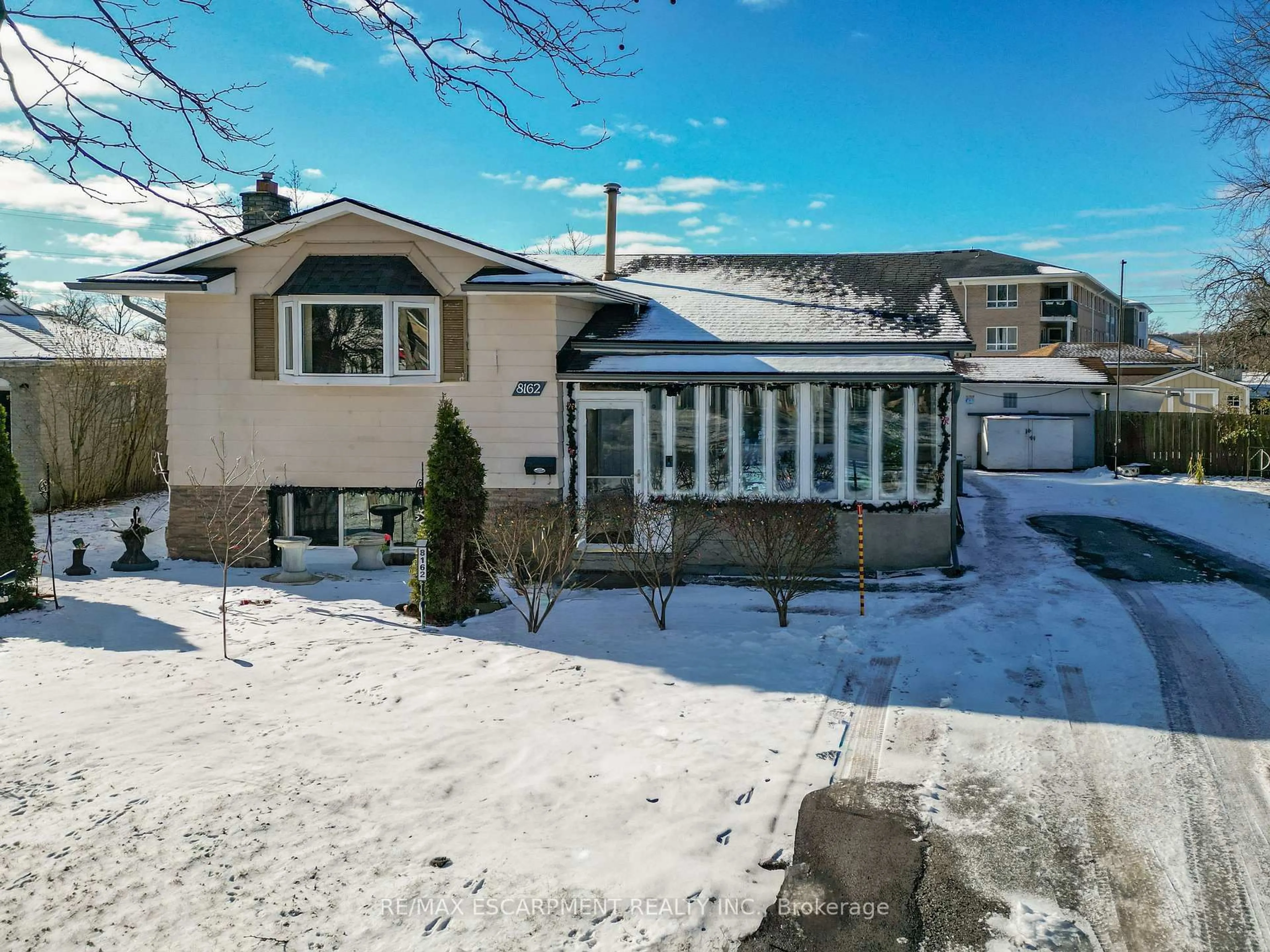A pic from outside/outdoor area/front of a property/back of a property/a pic from drone, street for 8162 Lynhurst Dr, Niagara Falls Ontario L2H 2A2