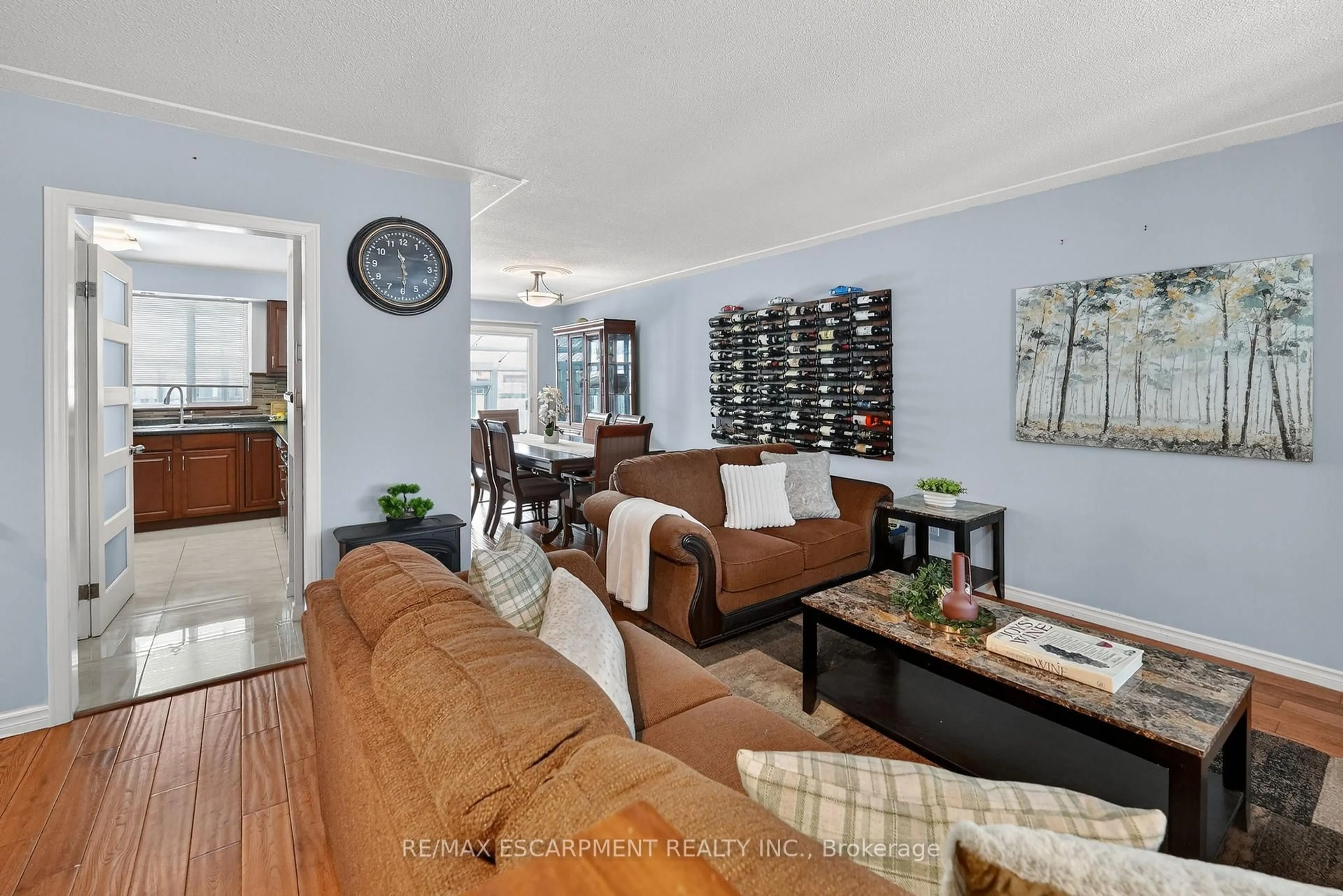 Living room with furniture, unknown for 8162 Lynhurst Dr, Niagara Falls Ontario L2H 2A2