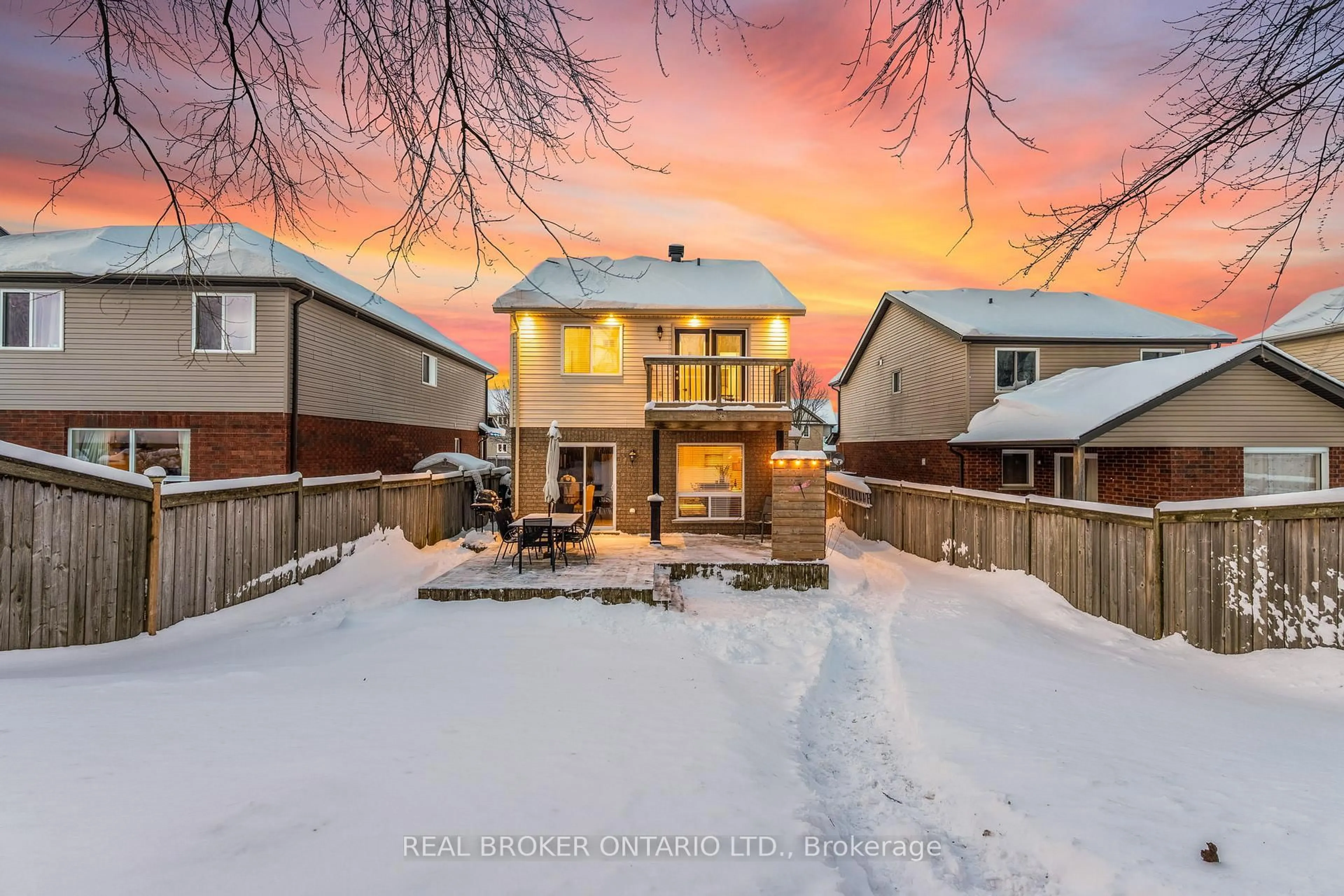 A pic from outside/outdoor area/front of a property/back of a property/a pic from drone, street for 169 Silk Dr, Shelburne Ontario L9V 3E5