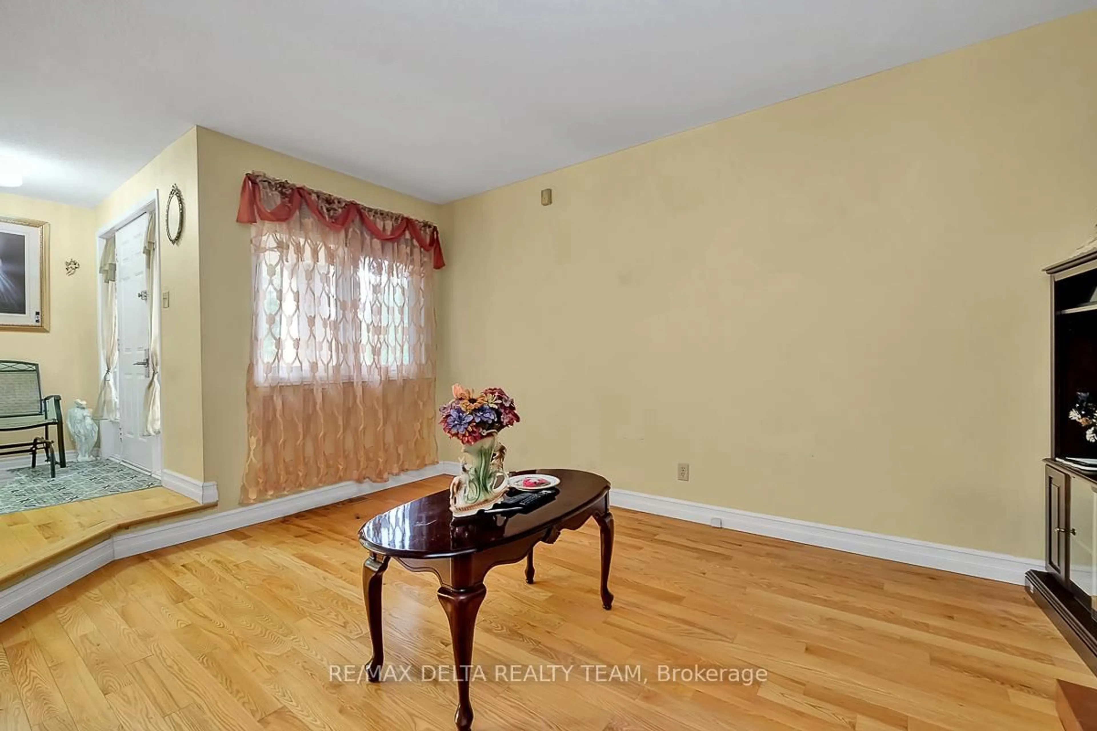 A pic of a room for 6096 Meadowhill Cres, Orleans Ontario K1C 5R8