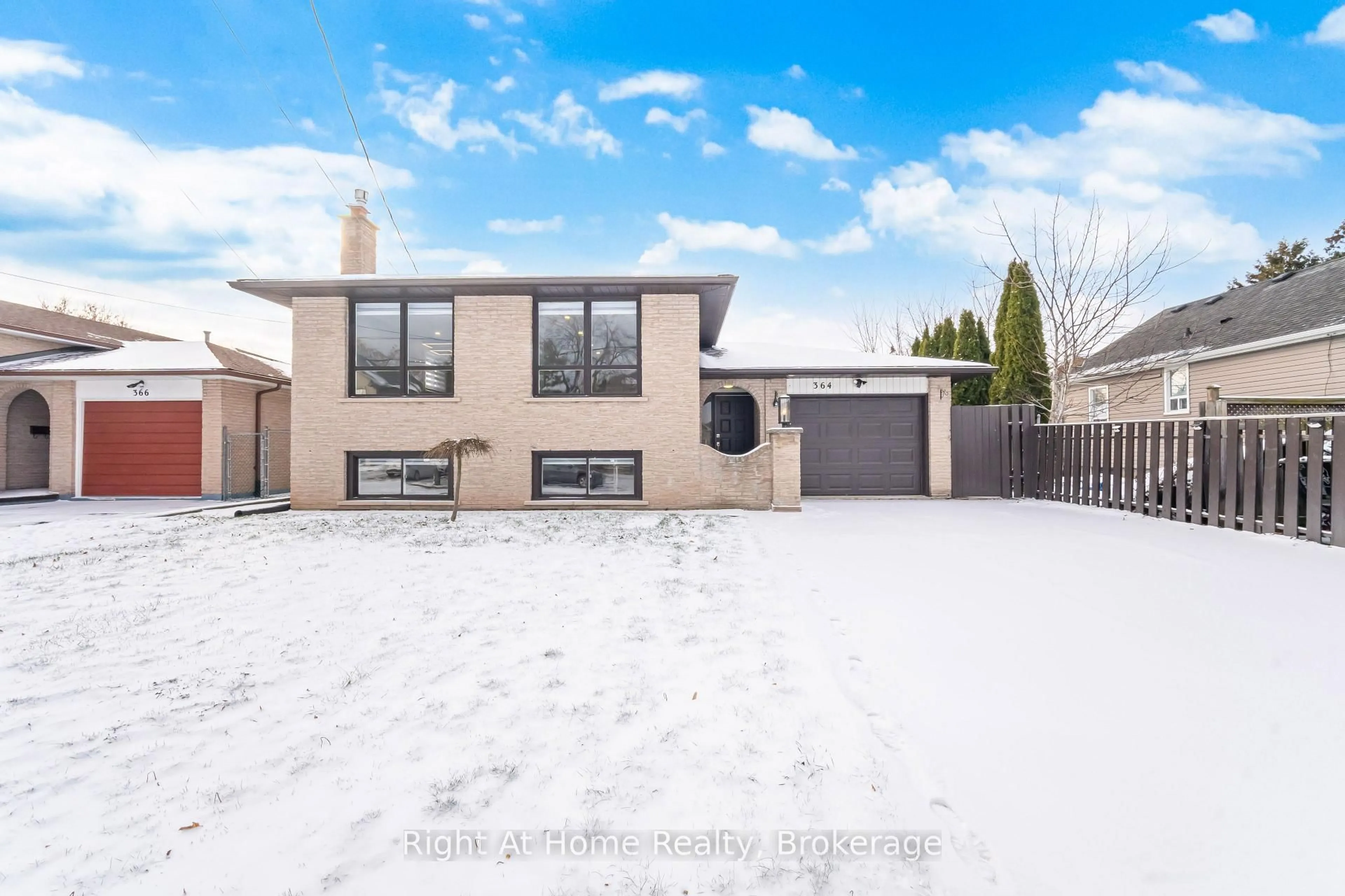 A pic from outside/outdoor area/front of a property/back of a property/a pic from drone, street for 364 Red Oak Ave, Hamilton Ontario L8E 2C3