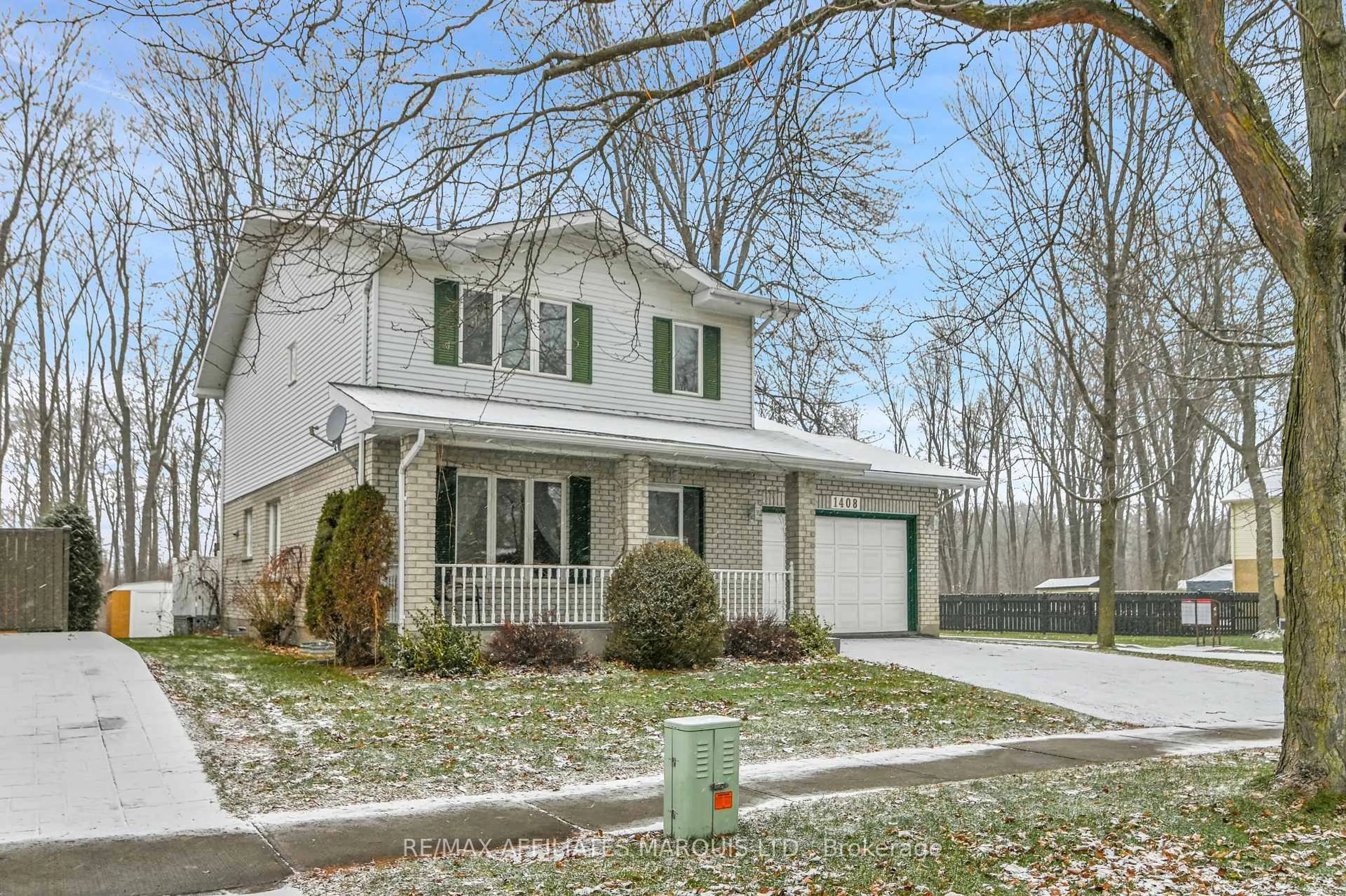 Home with vinyl exterior material, street for 1408 HOLY CROSS Blvd, Cornwall Ontario K6H 6Z4