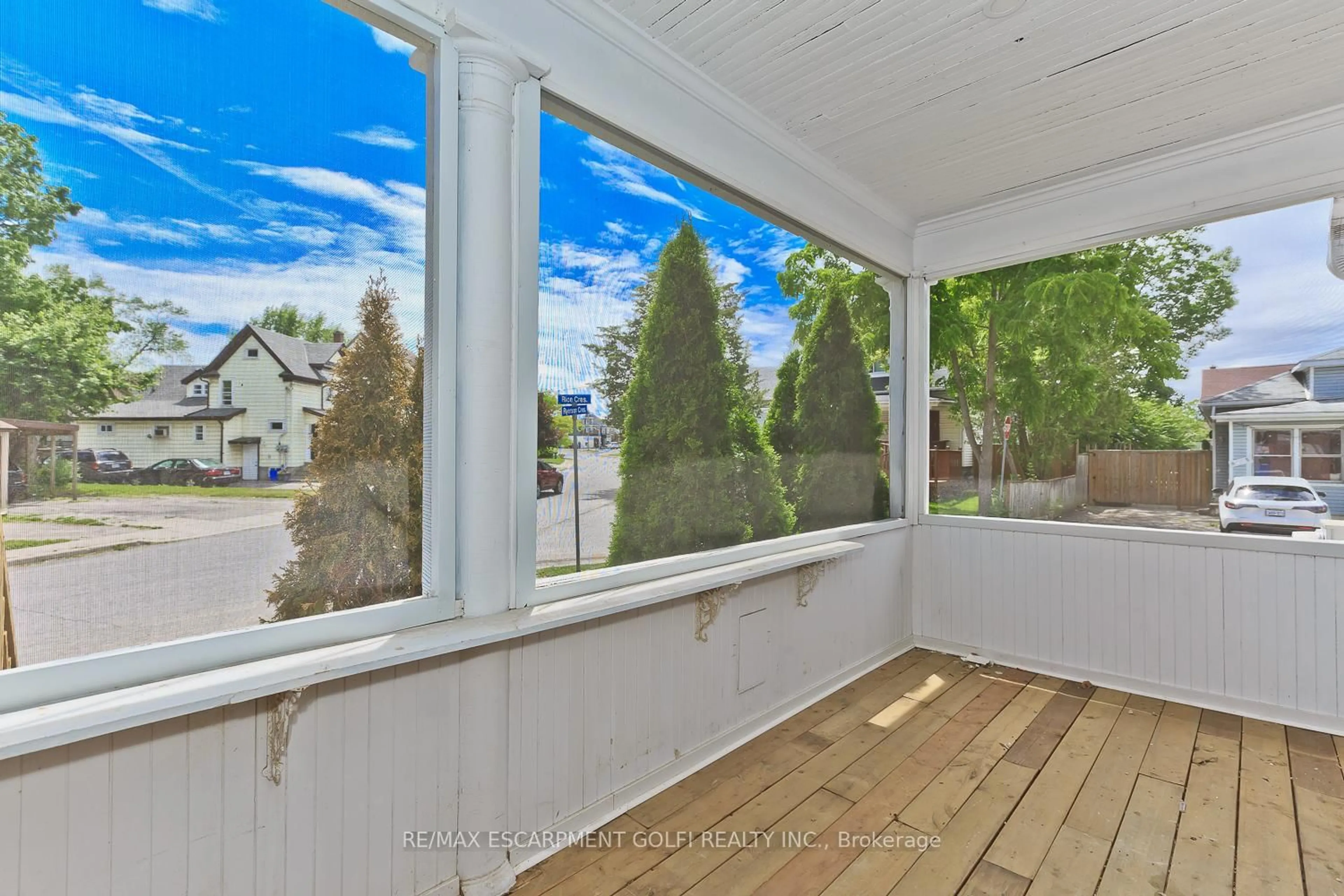 Patio, water/lake/river/ocean view for 4743 Ryerson Cres, Niagara Falls Ontario L2E 1E6