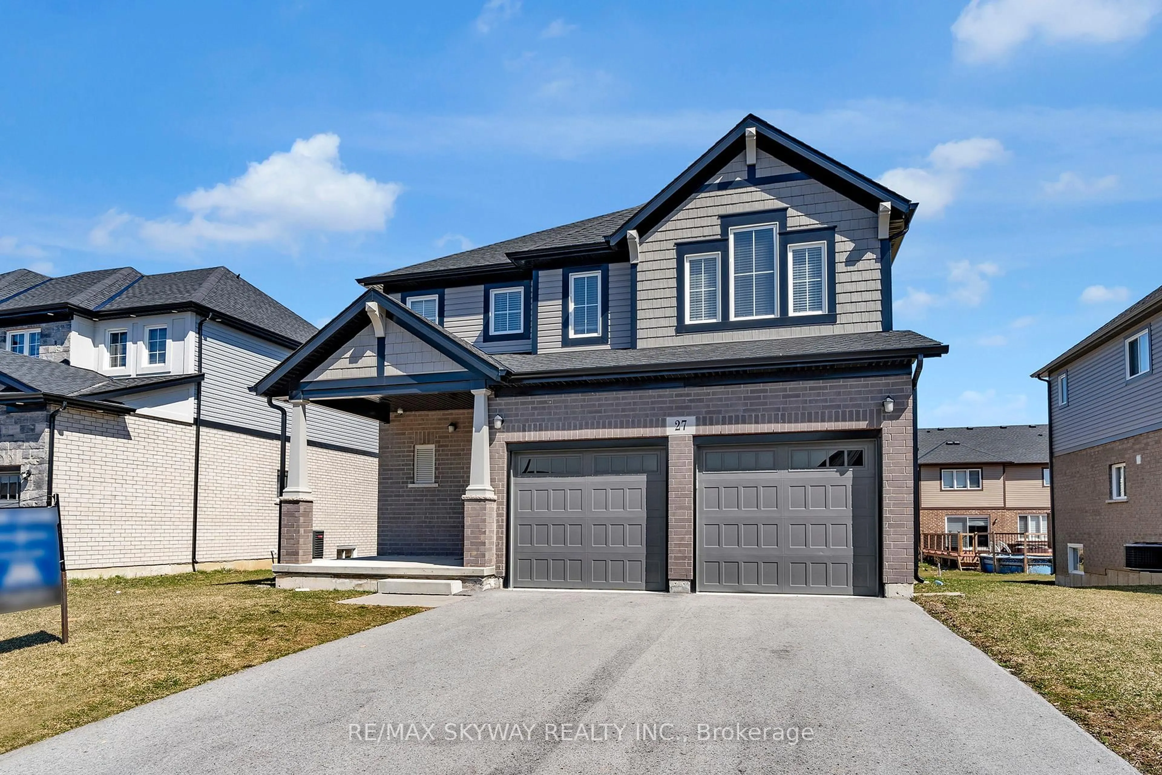 Home with brick exterior material, street for 27 Monarch St, Welland Ontario L3C 0E6