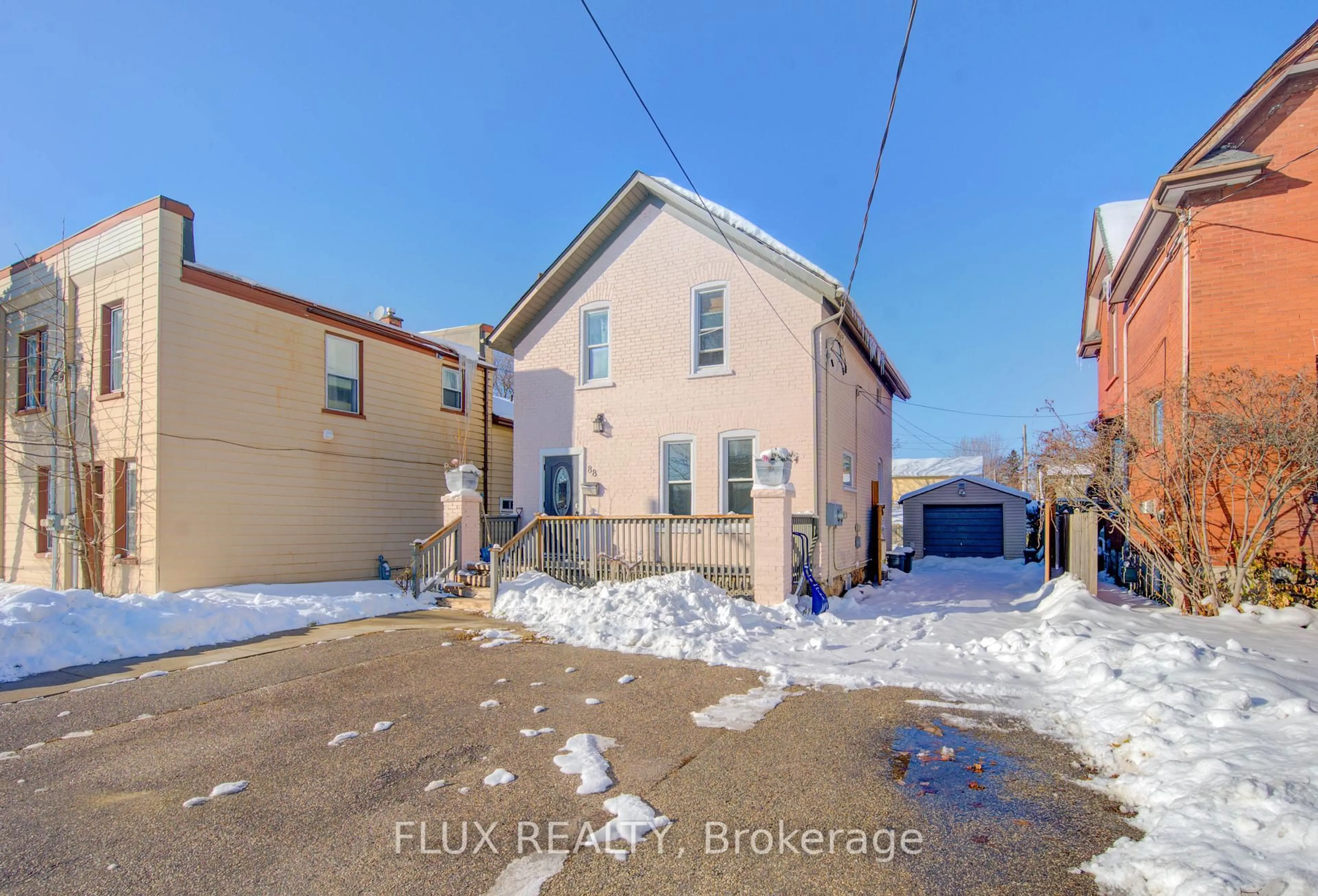 A pic from outside/outdoor area/front of a property/back of a property/a pic from drone, street for 88 Wellington St, Kitchener Ontario N2H 5J8