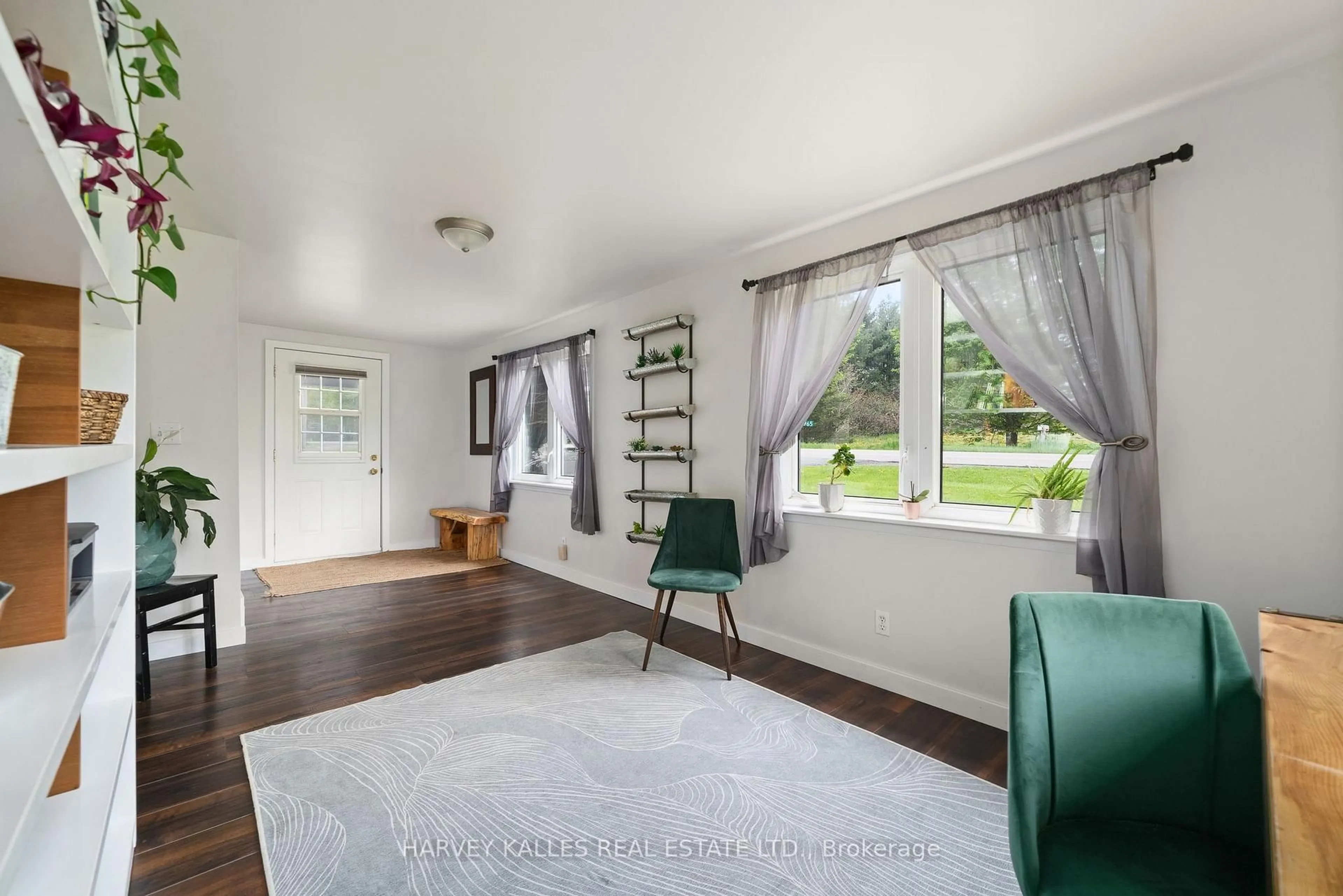 Living room with furniture, unknown for 13965 Loyalist Pkwy, Prince Edward County Ontario K0K 2T0