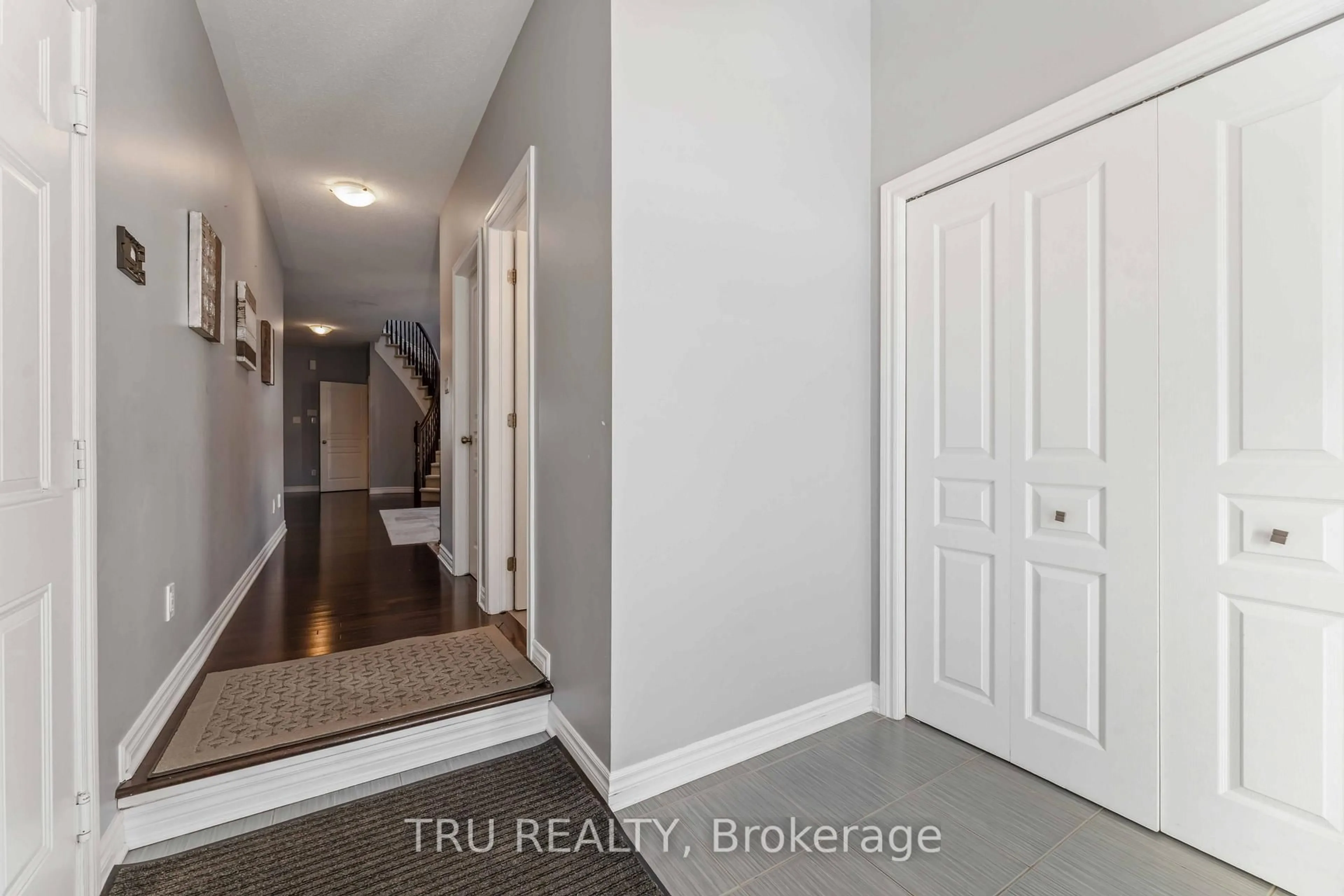 Indoor entryway for 161 Claridge Dr, Ottawa Ontario K2J 5V8