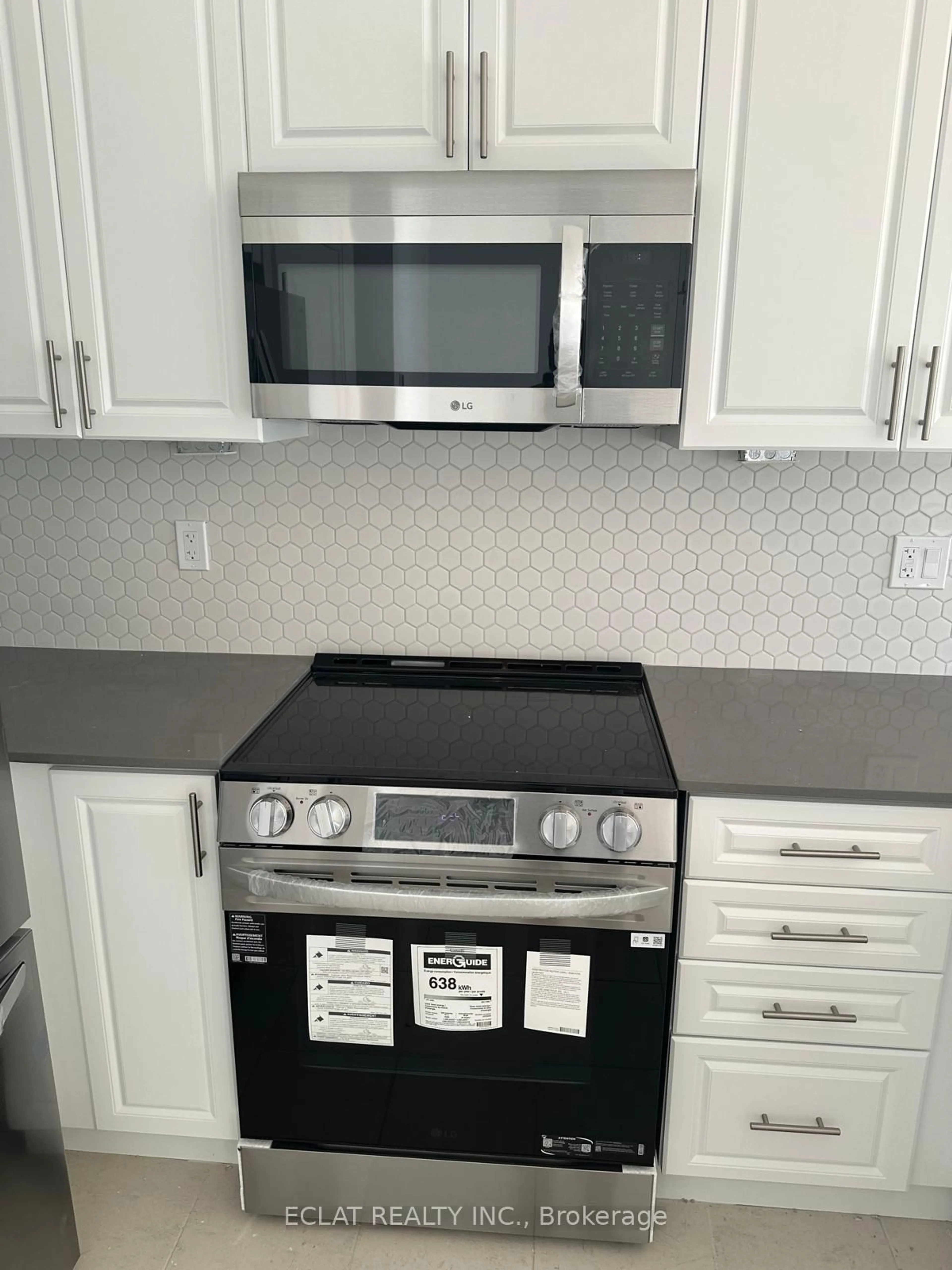 Standard kitchen, ceramic/tile floor for 8 Poett Ave, Stratford Ontario N5A 0M2
