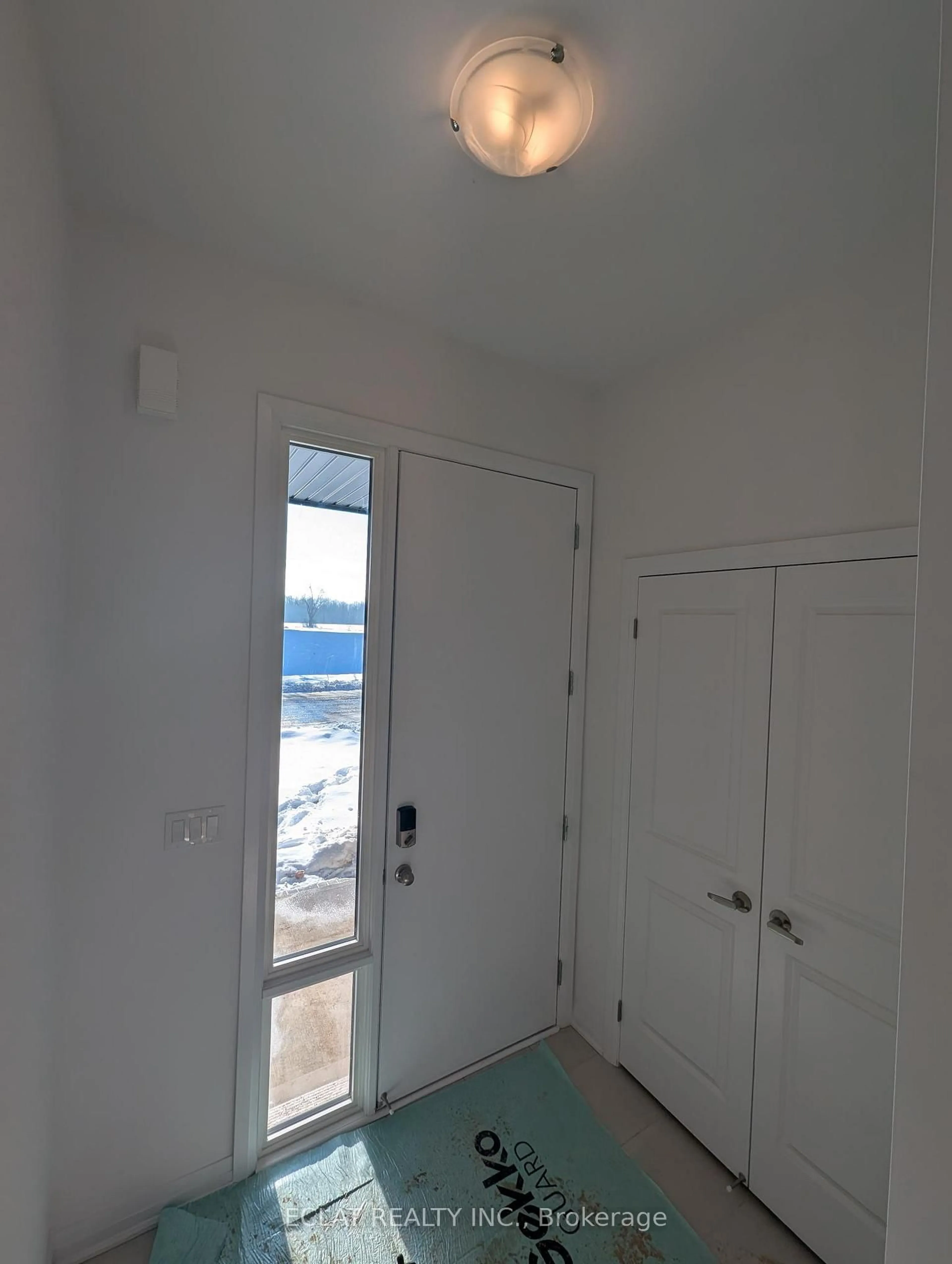 Indoor entryway for 127 Manuel St, Stratford Ontario N5A 0M1