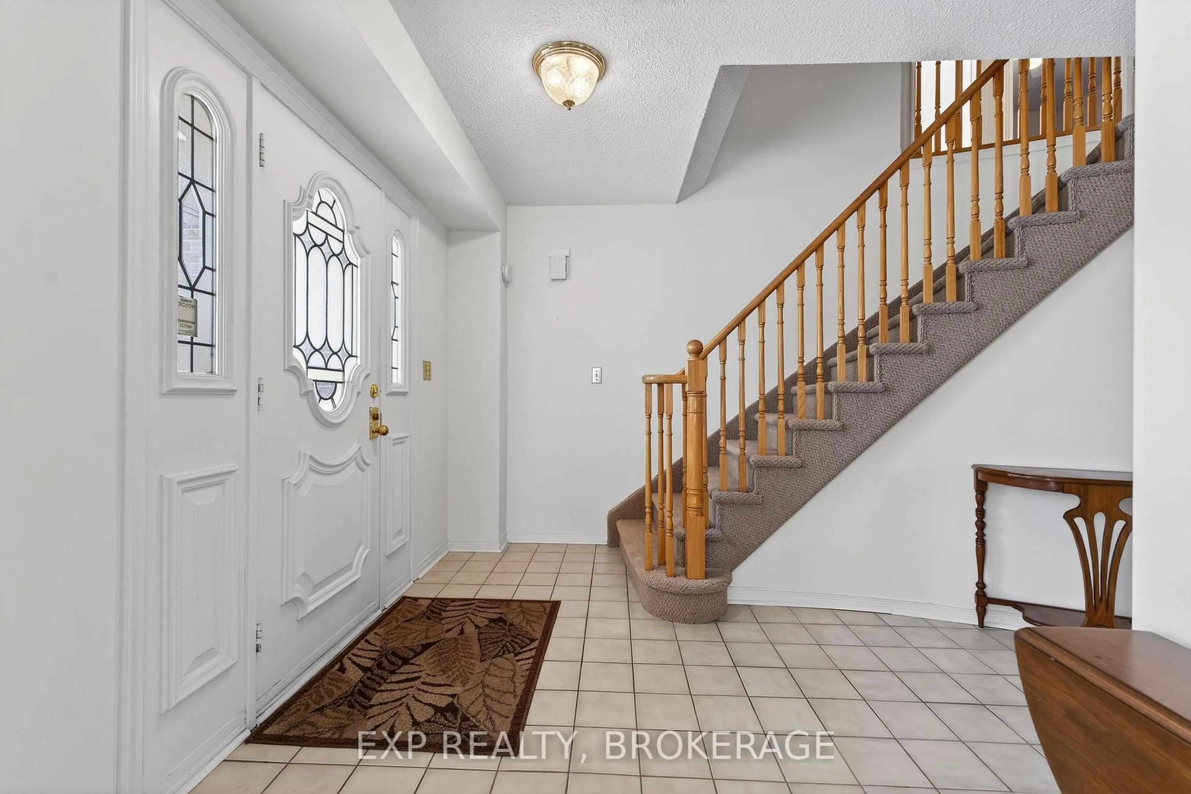 Indoor entryway for 59 CHARTWELL Cres, Kingston Ontario K7K 6P3